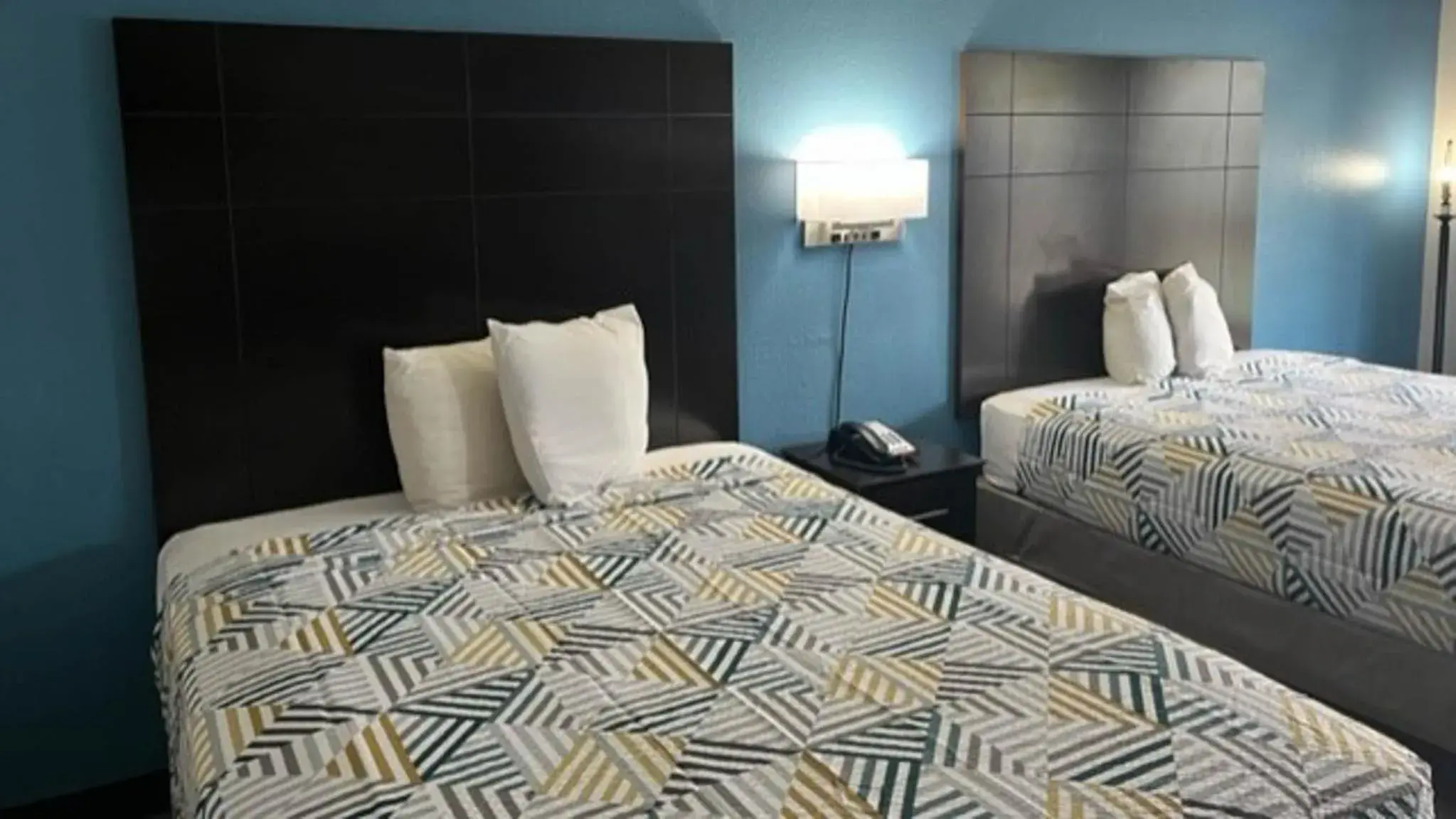 Queen Room with Two Queen Beds - Non-Smoking in Motel 6 Baton Rouge East, LA I12 Queen Room with Two Queen Beds - Non-Smoking in Motel 6 Baton Rouge East, LA I12