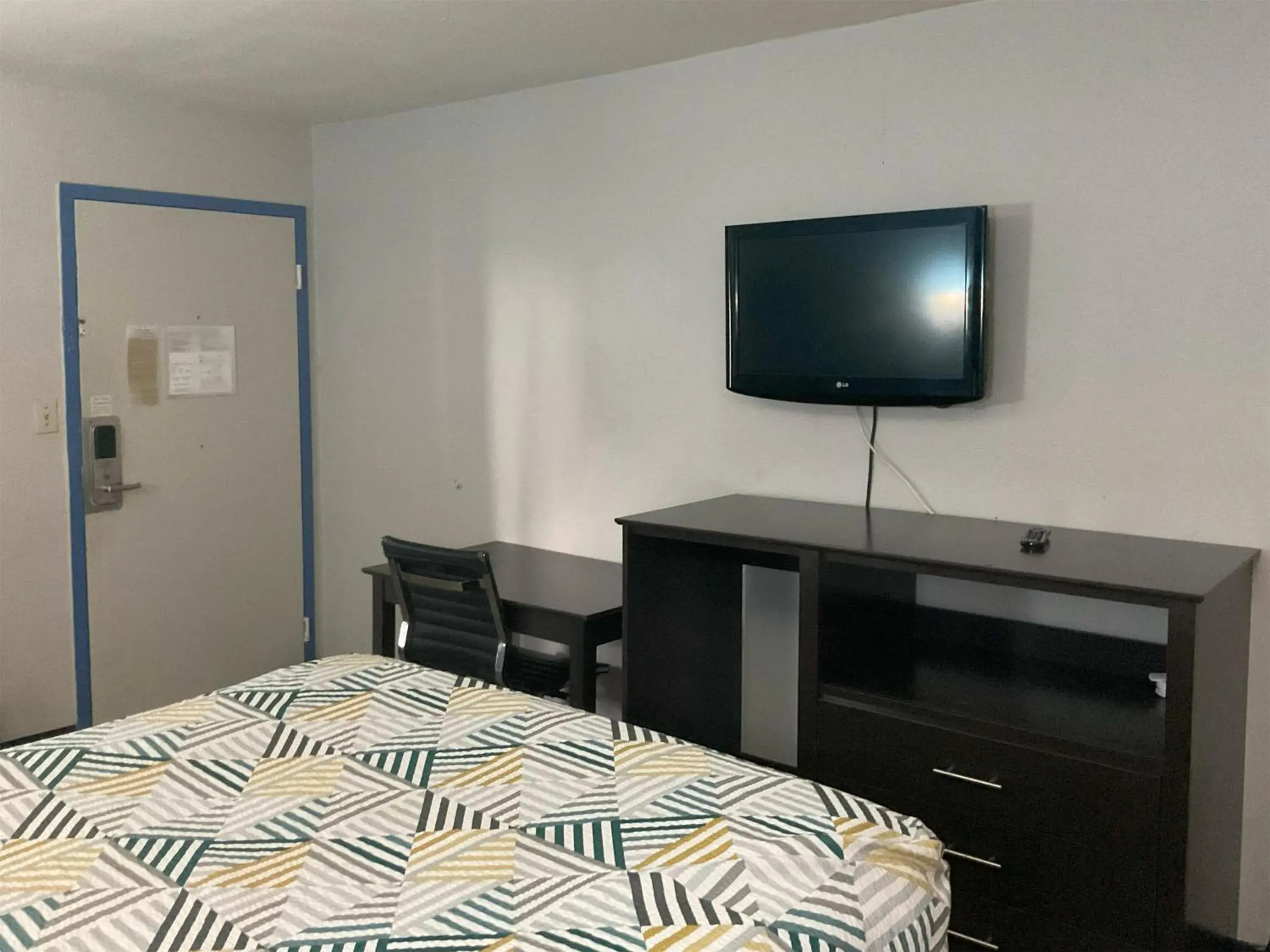 Queen Room - Disability Access - Non-Smoking in Motel 6 Baton Rouge East, LA I12 Queen Room - Disability Access - Non-Smoking in Motel 6 Baton Rouge East, LA I12