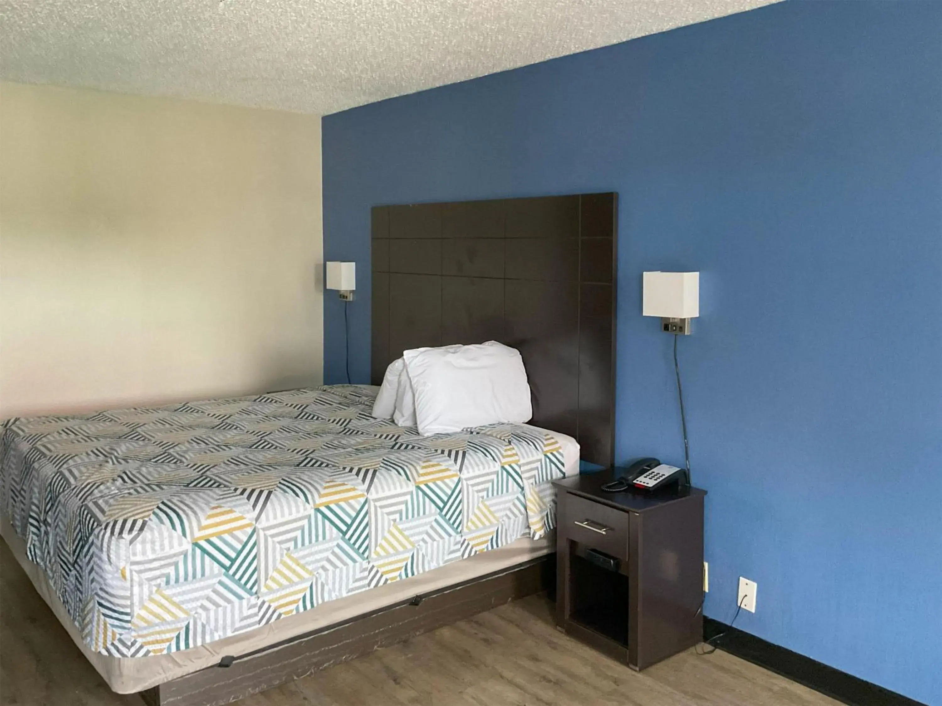 Queen Room - Disability Access - Non-Smoking in Motel 6 Baton Rouge East, LA I12 Queen Room - Disability Access - Non-Smoking in Motel 6 Baton Rouge East, LA I12