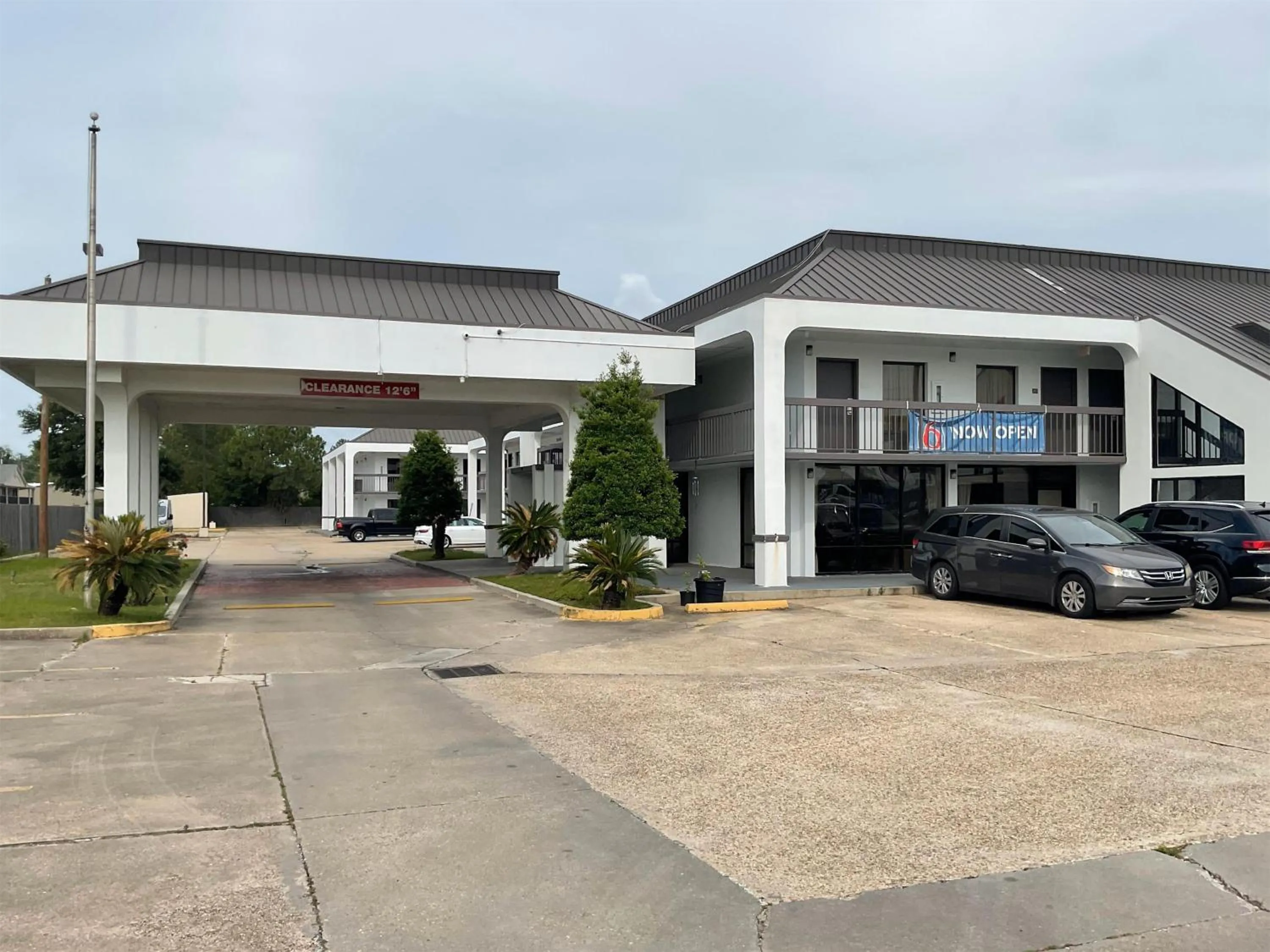 Property building in Motel 6 Baton Rouge East, LA I12