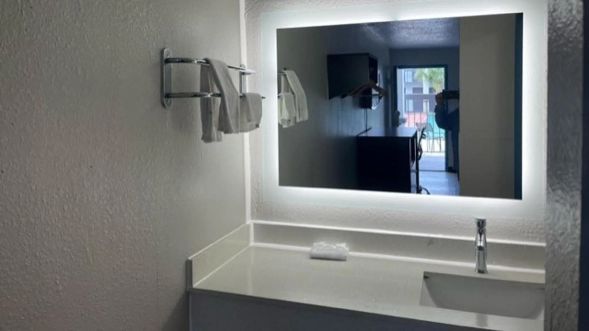 Bathroom in Motel 6 Baton Rouge East, LA I12