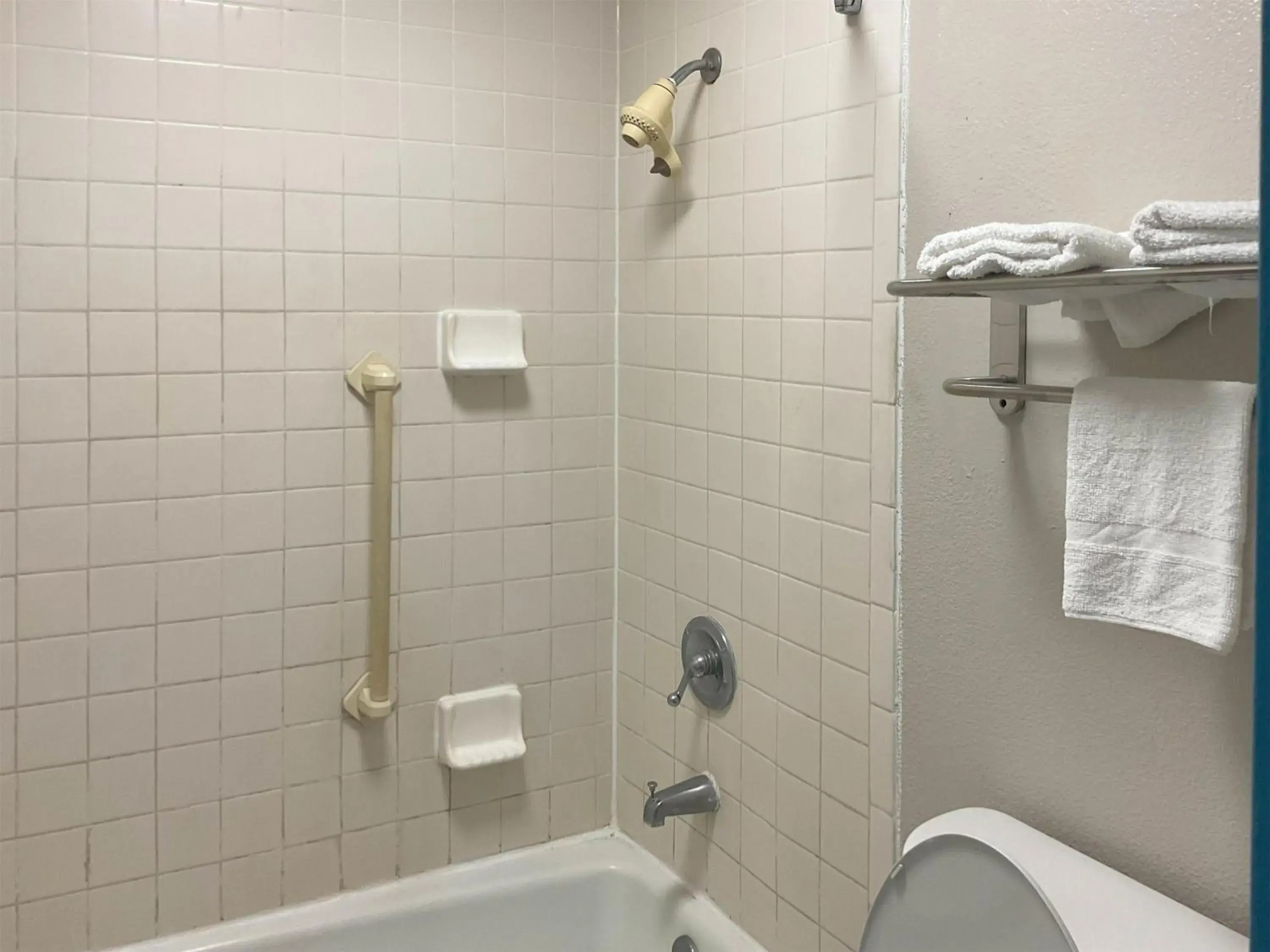 Queen Room - Disability Access - Non-Smoking in Motel 6 Baton Rouge East, LA I12 Queen Room - Disability Access - Non-Smoking in Motel 6 Baton Rouge East, LA I12