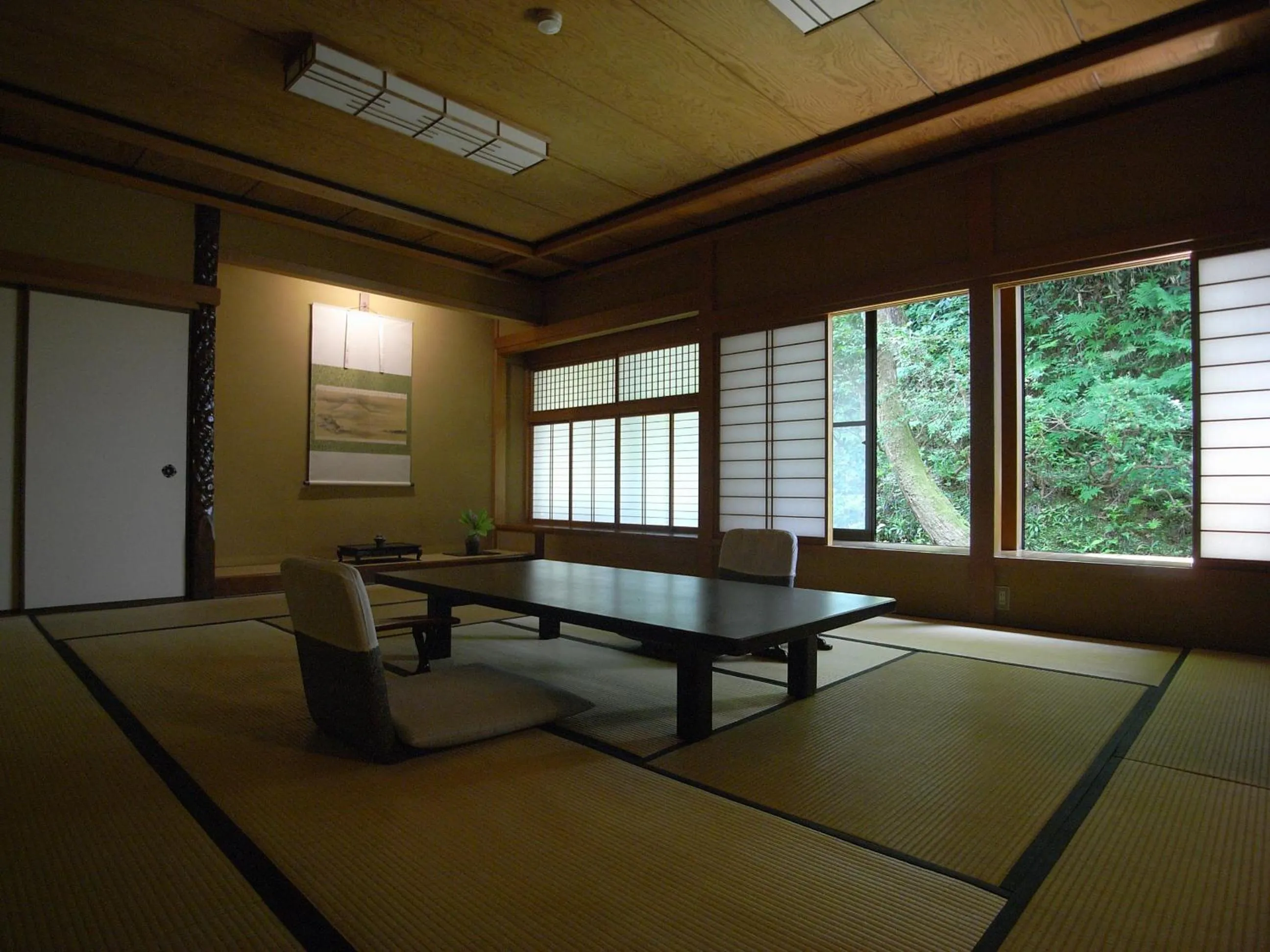 Photo of the whole room in Motoyu Ishiya