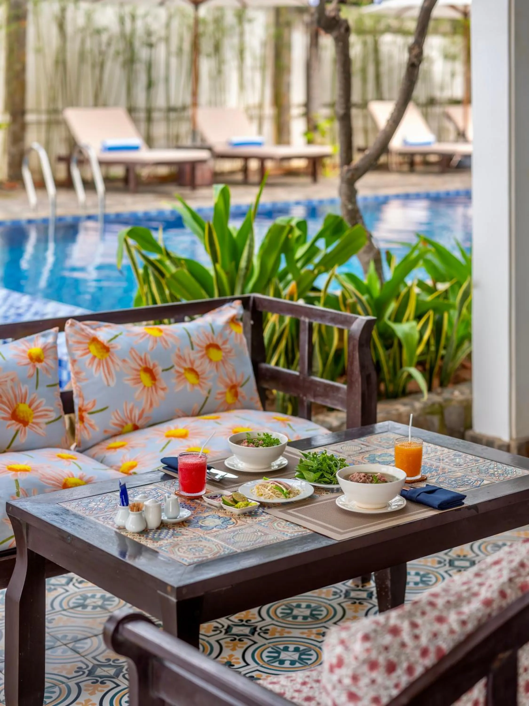 Food and drinks in Grace Boutique Resort