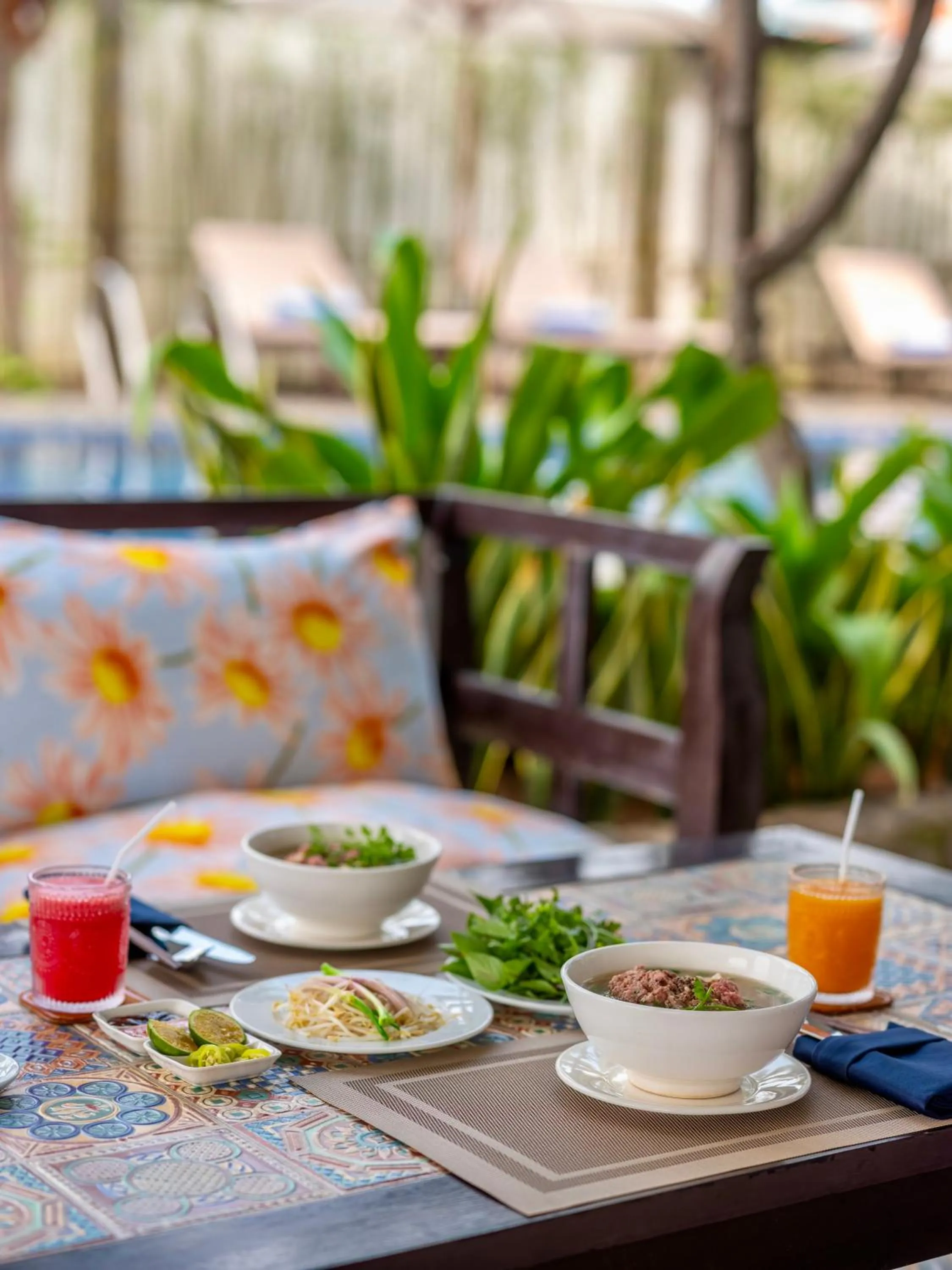 Food and drinks in Grace Boutique Resort