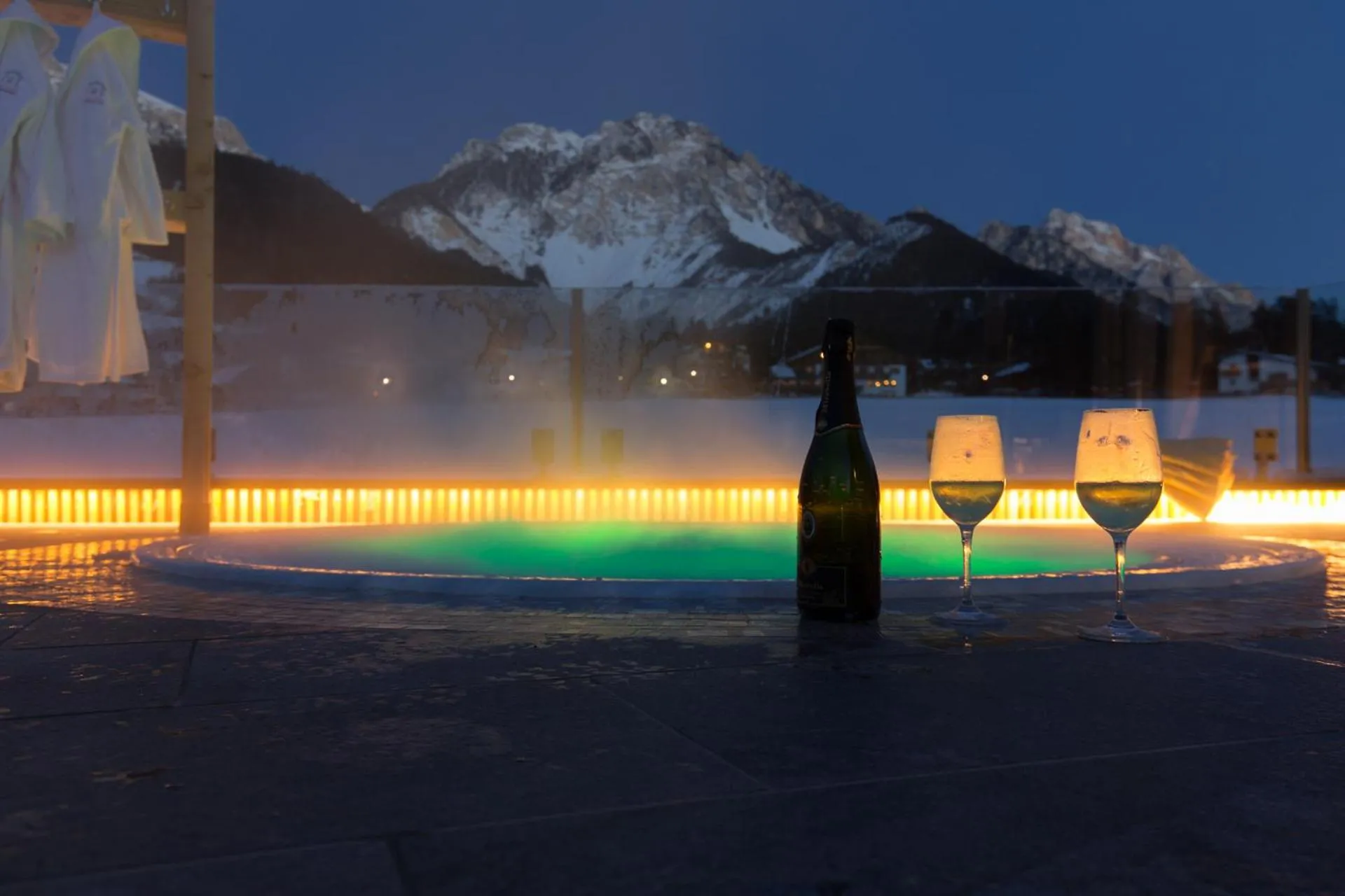 Hot Tub in Mountainlodge Luxalpine