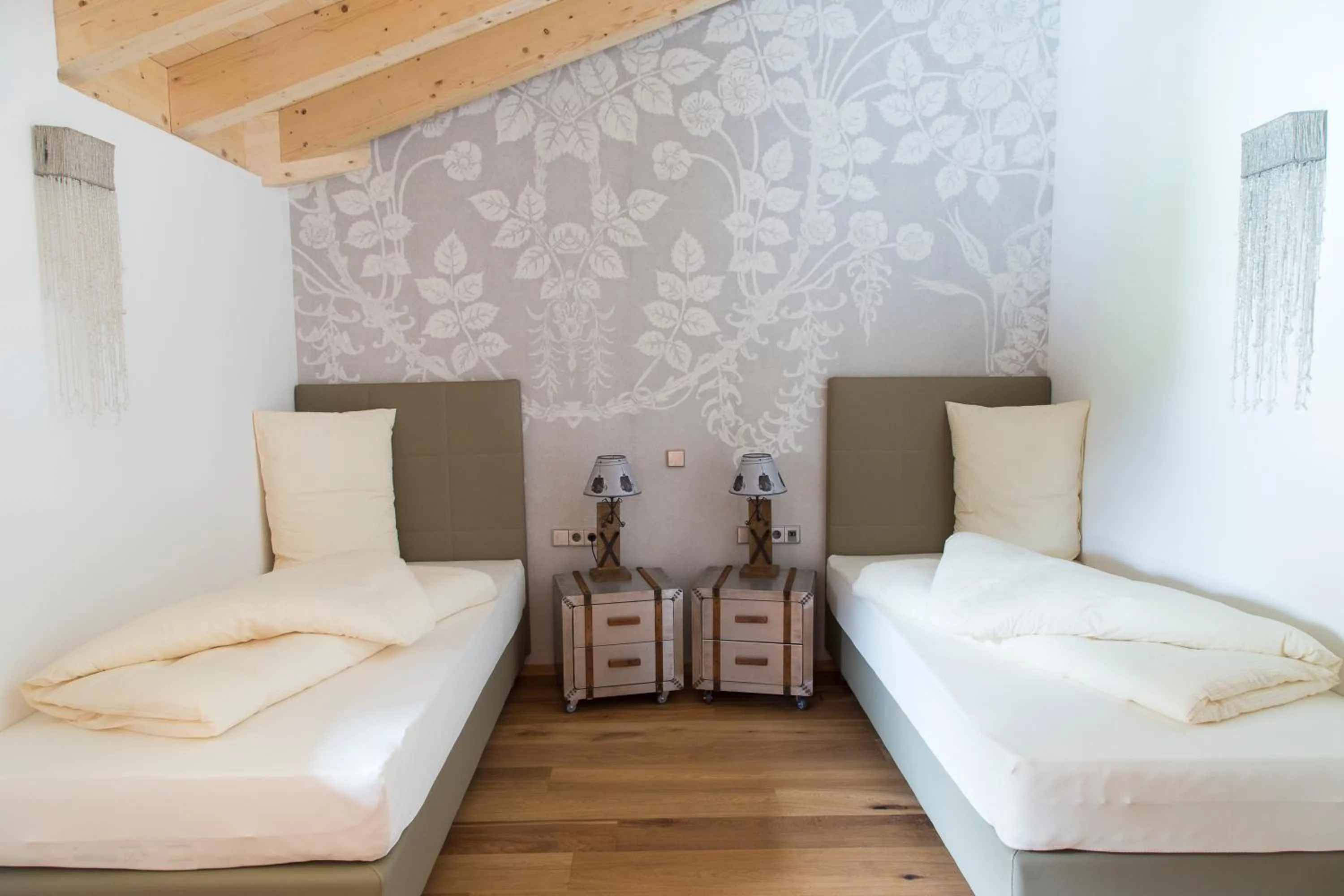 Shower, Bed in Mountainlodge Luxalpine