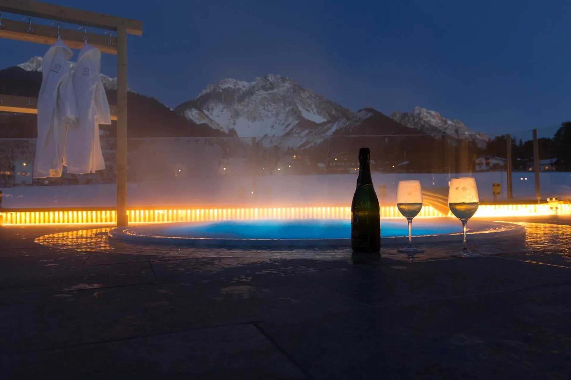 Hot Tub in Mountainlodge Luxalpine