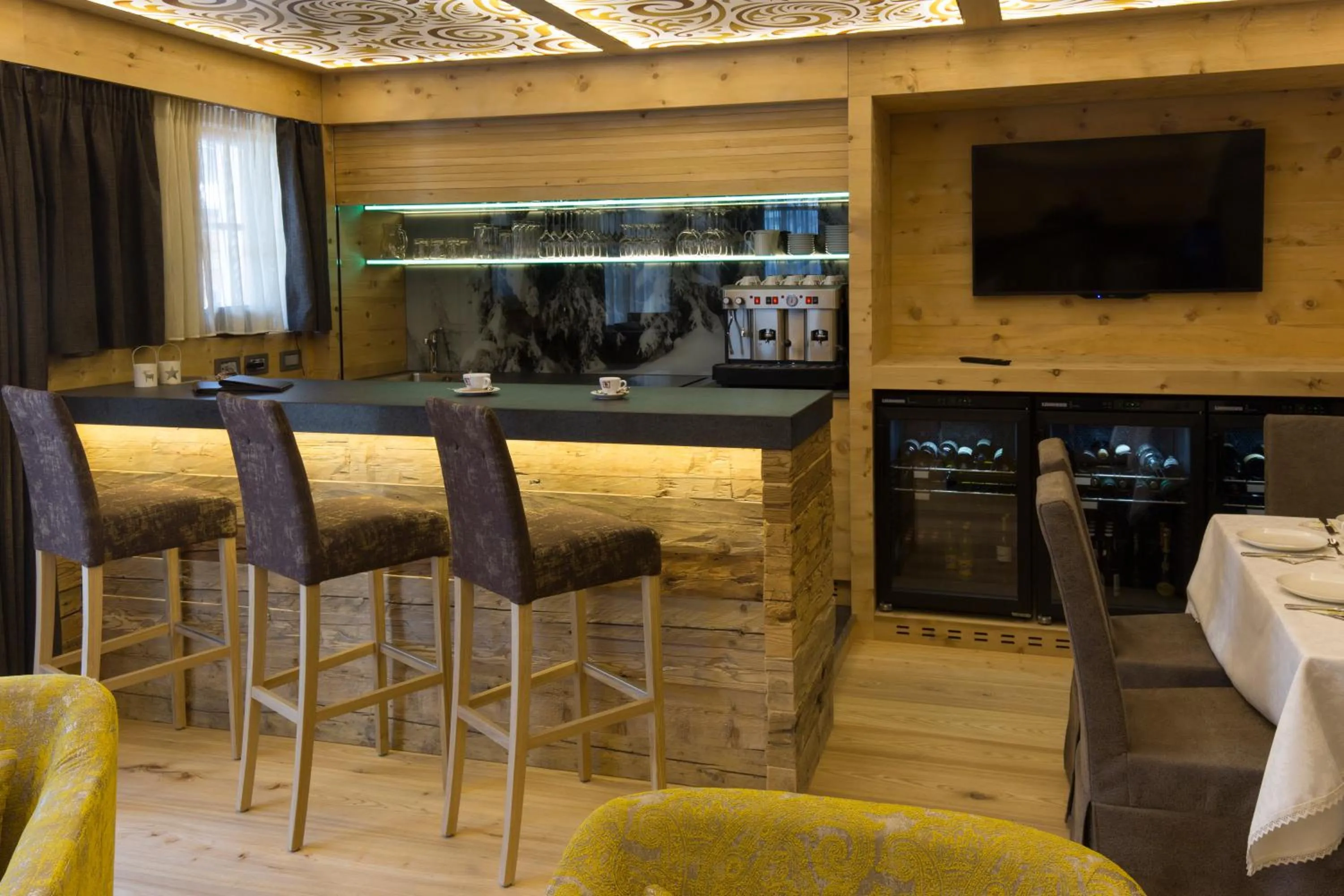 Communal lounge/ TV room in Mountainlodge Luxalpine
