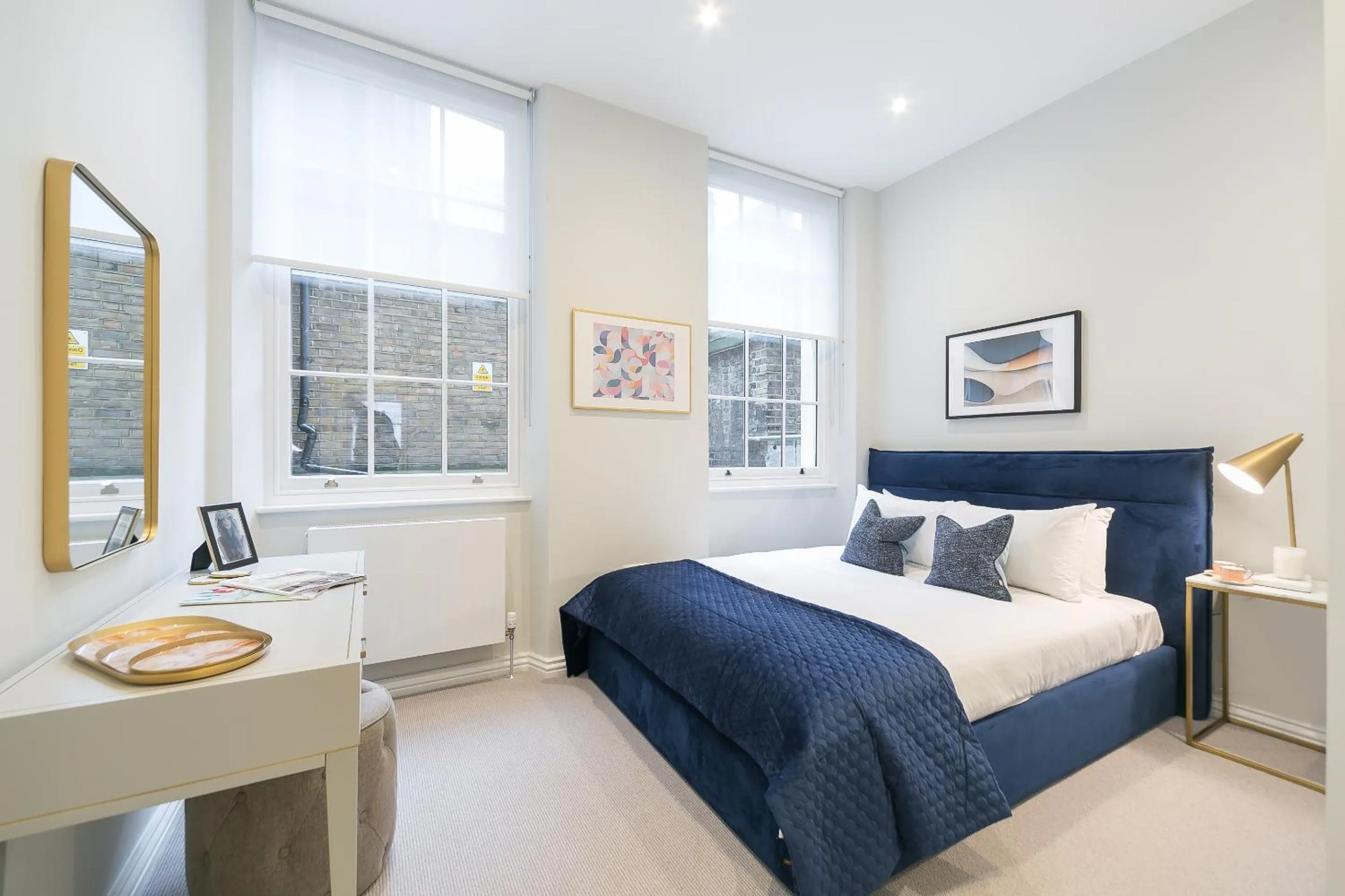 Bedroom, Bed in Urban Chic - Drury