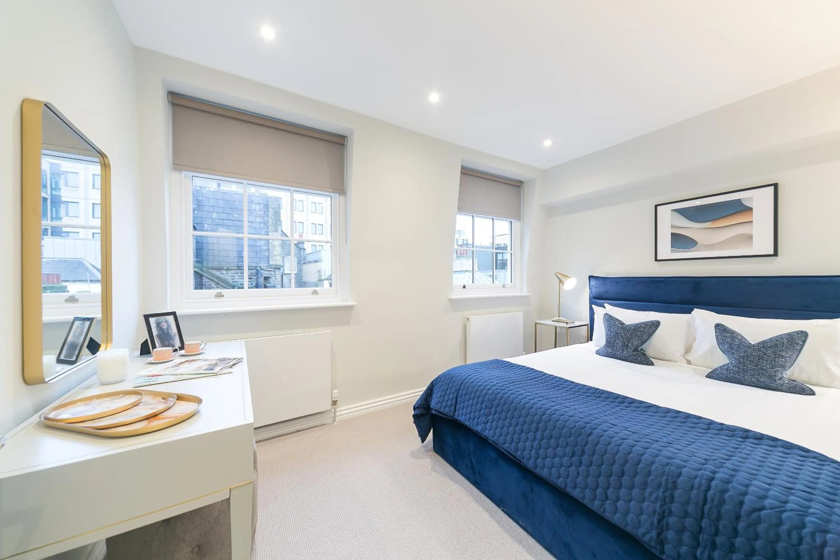 Bedroom, Bed in Urban Chic - Drury