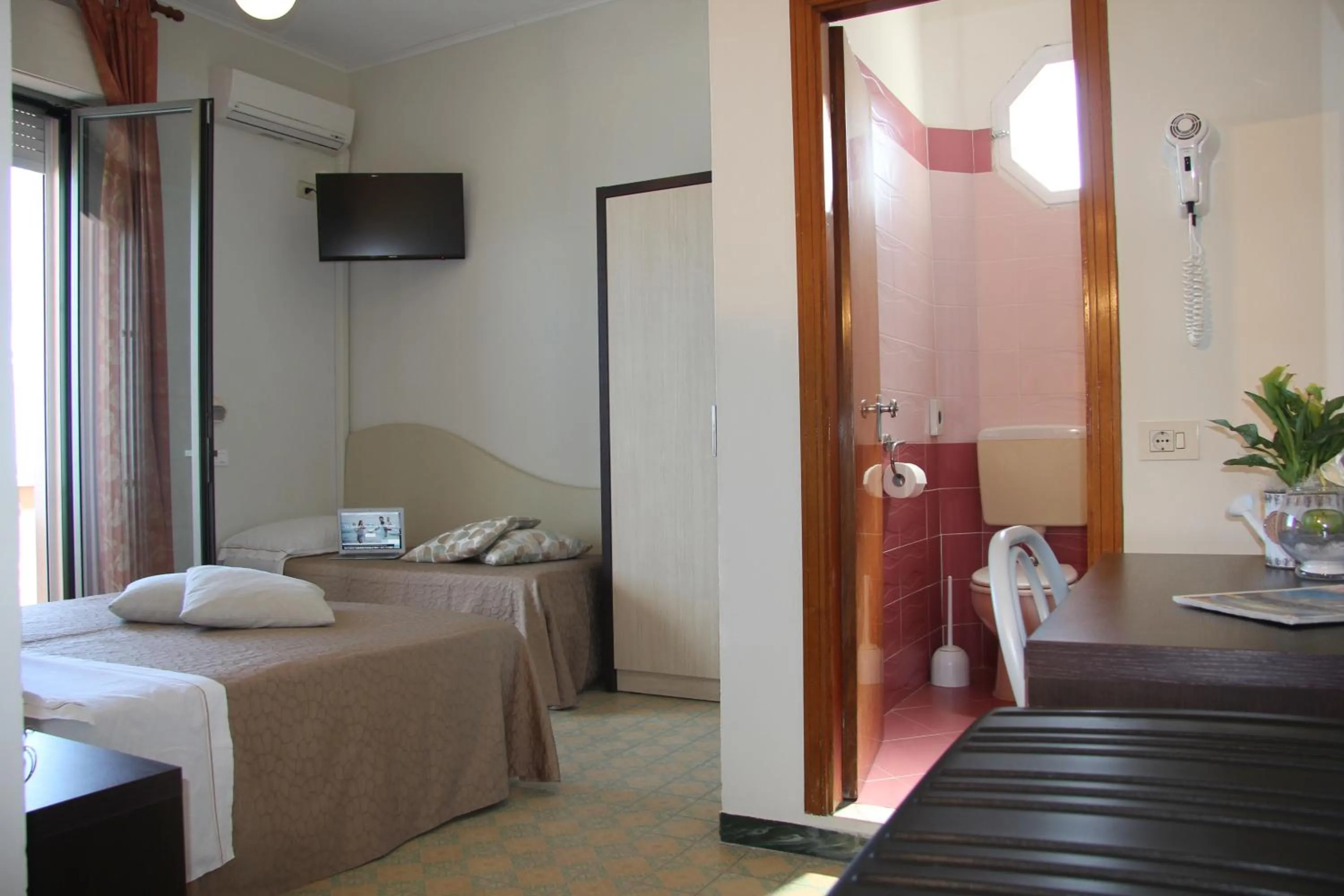Bedroom, Bed in Miomar Beach Hotel