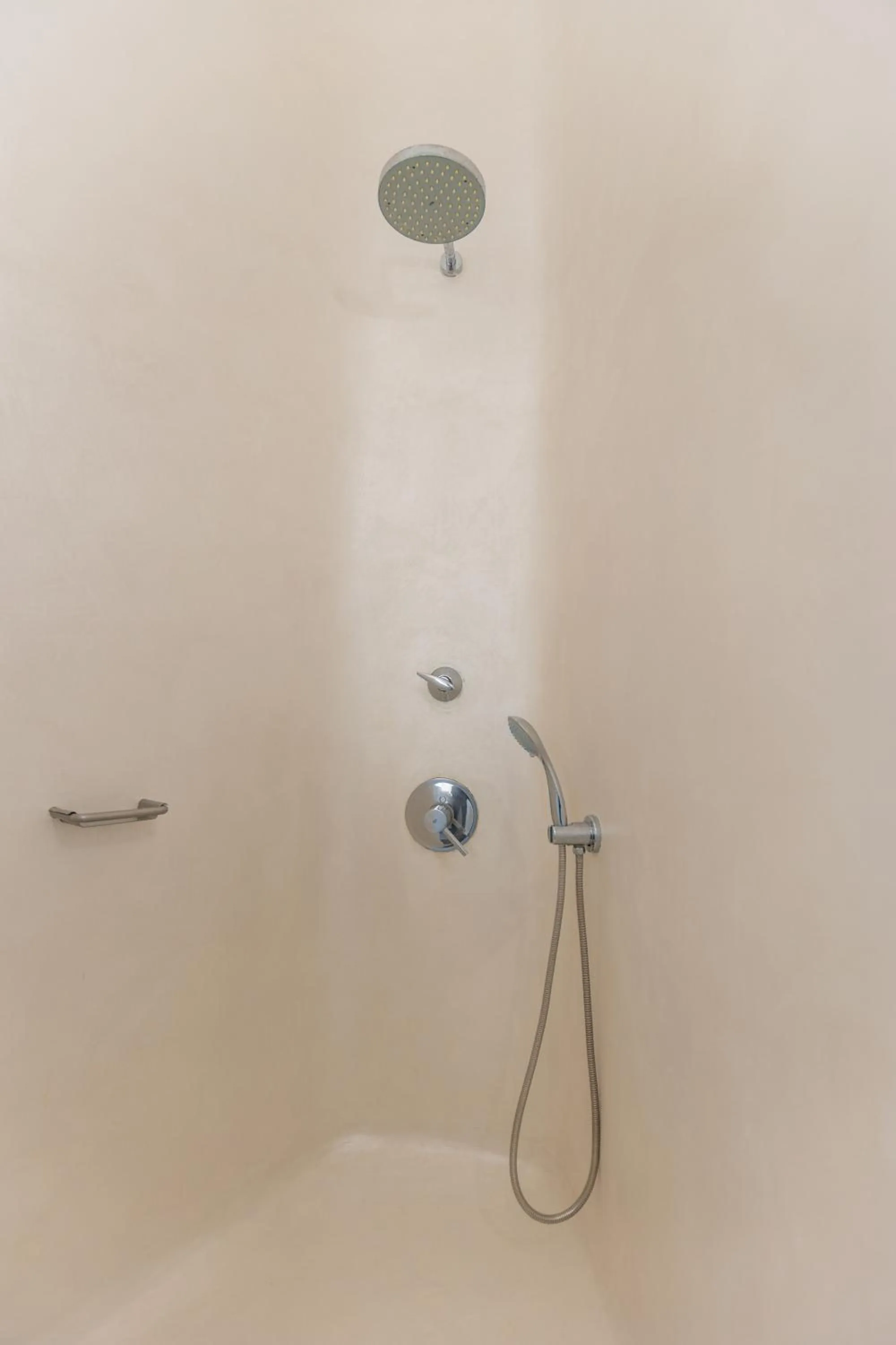 Shower in Heavens Edge