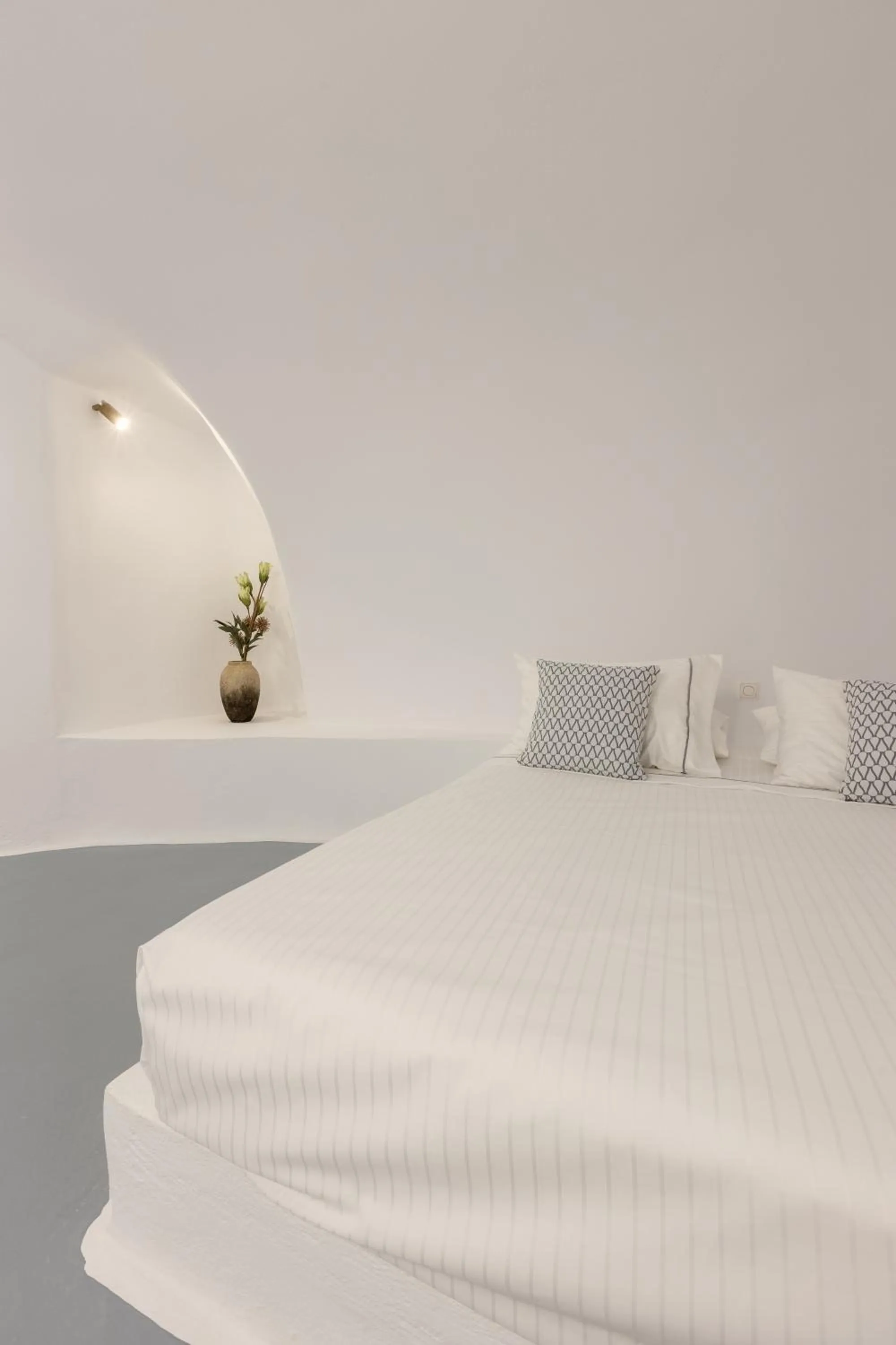 Bedroom, Bed in Heavens Edge