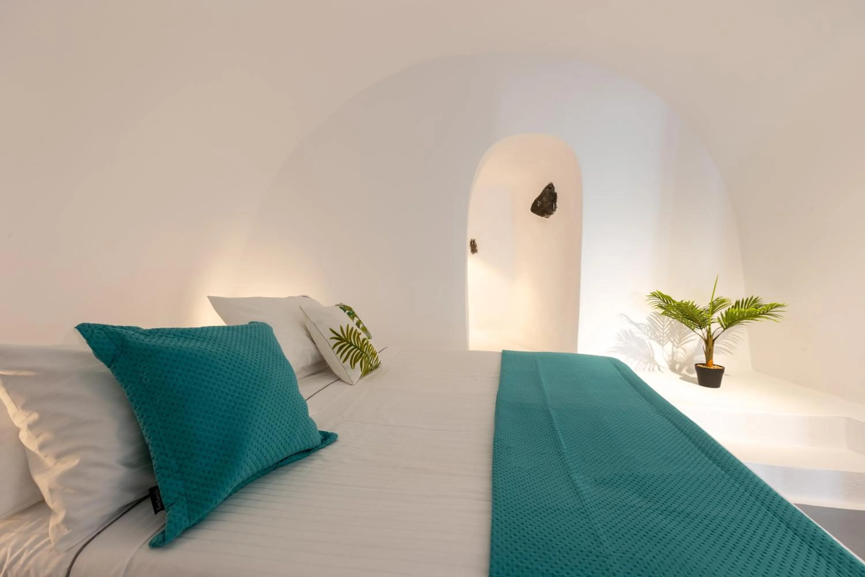 Bedroom, Bed in Heavens Edge