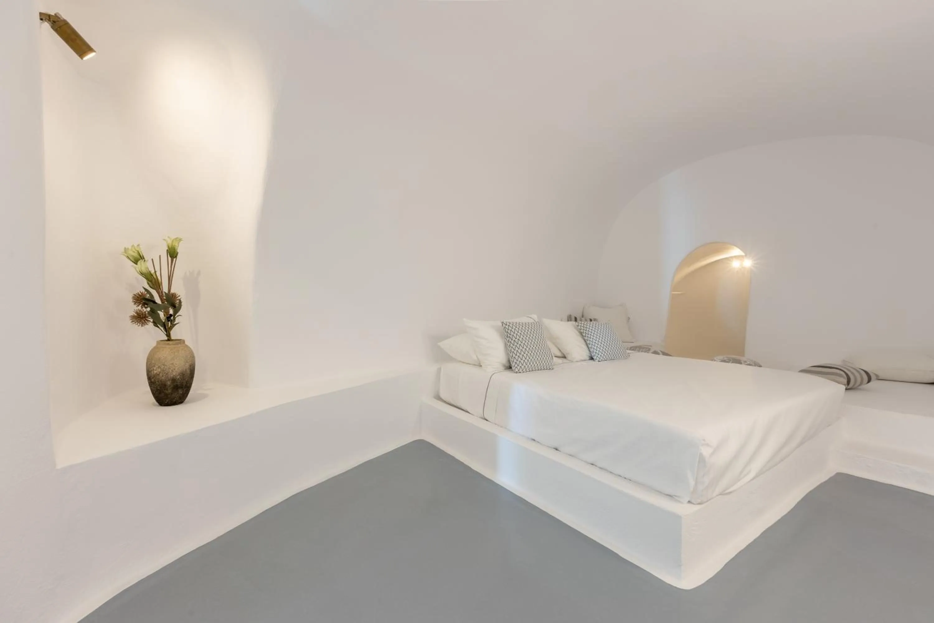 Bedroom, Bed in Heavens Edge