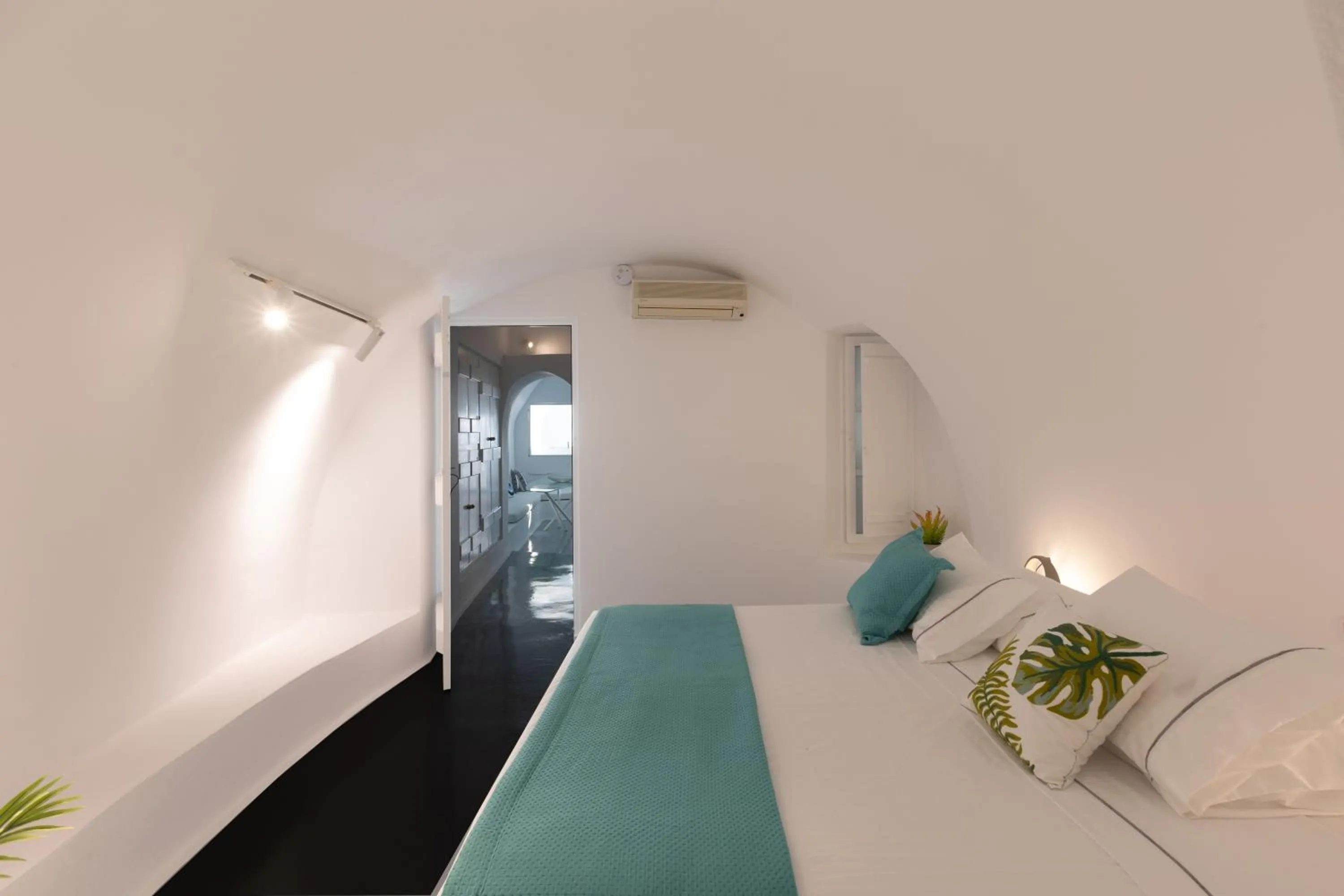 Bedroom, Bed in Heavens Edge