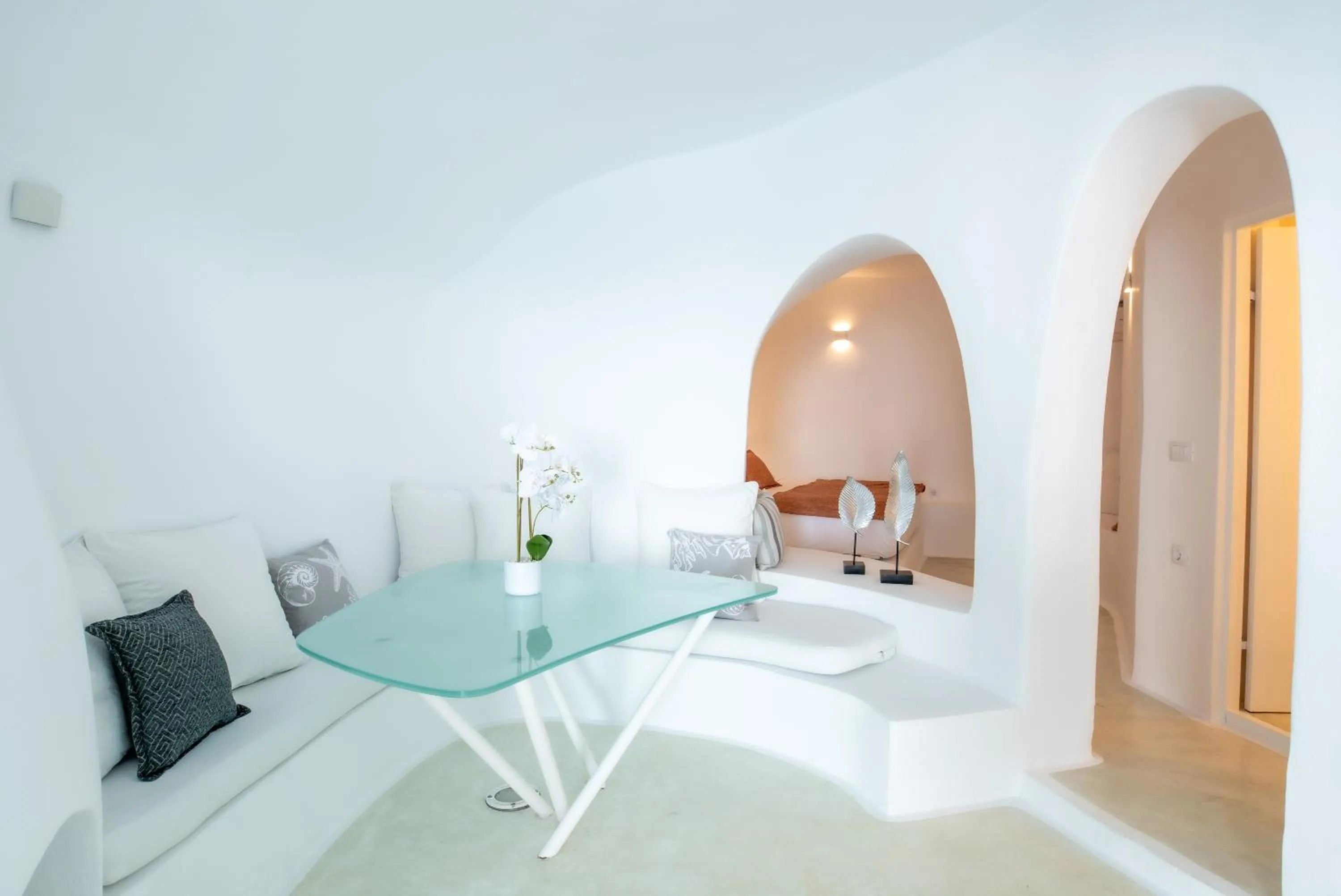 Living room, Bed in Heavens Edge