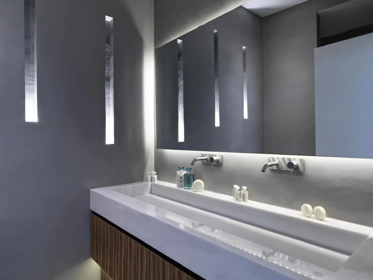 Bathroom in Heavens Edge