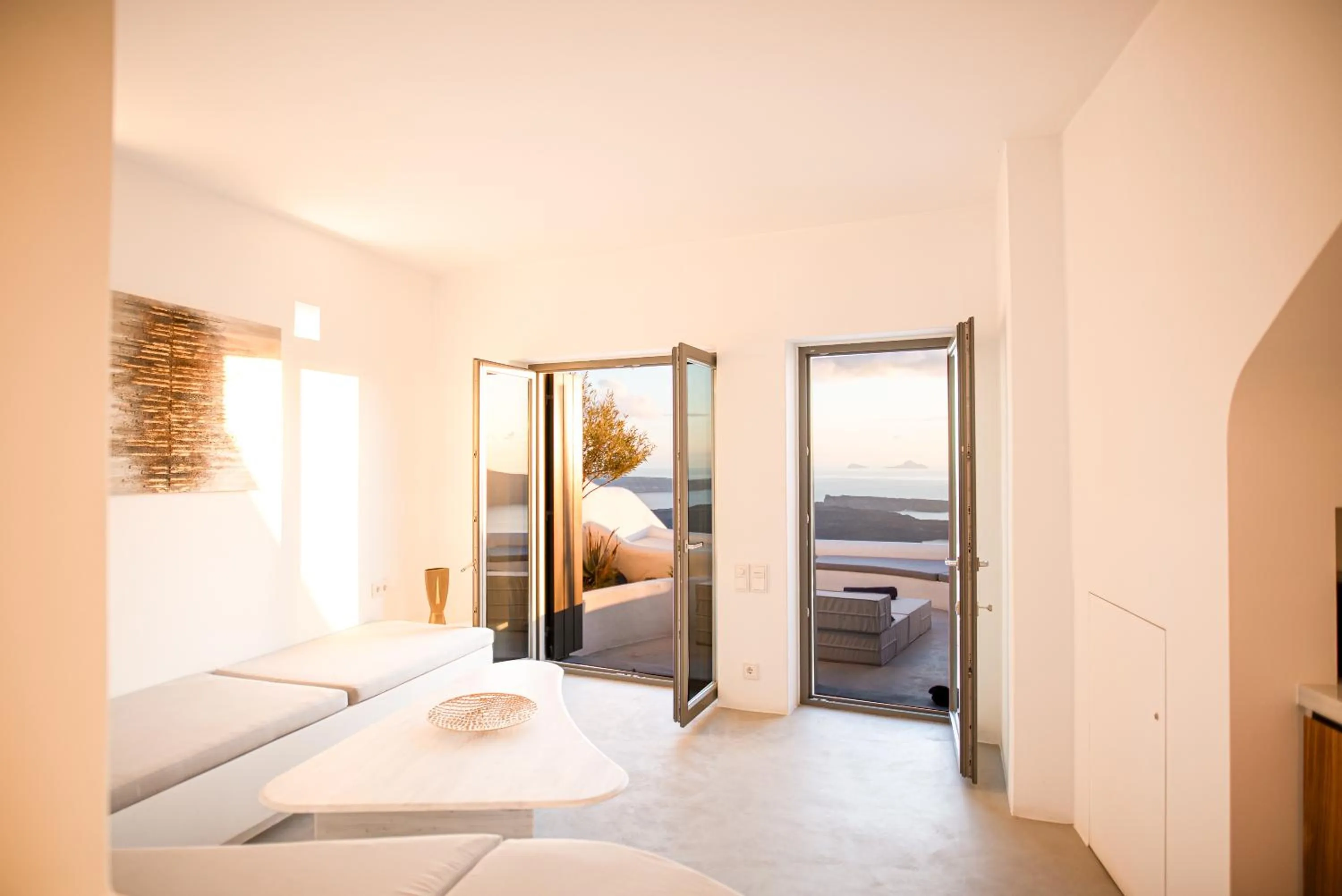 Living room, Bed in Heavens Edge