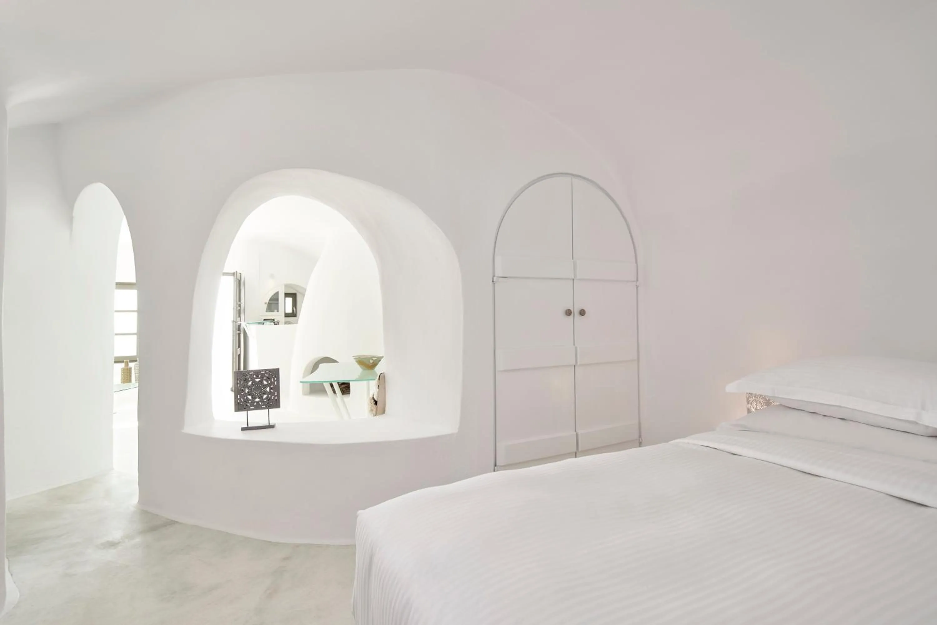 Bedroom, Bed in Heavens Edge