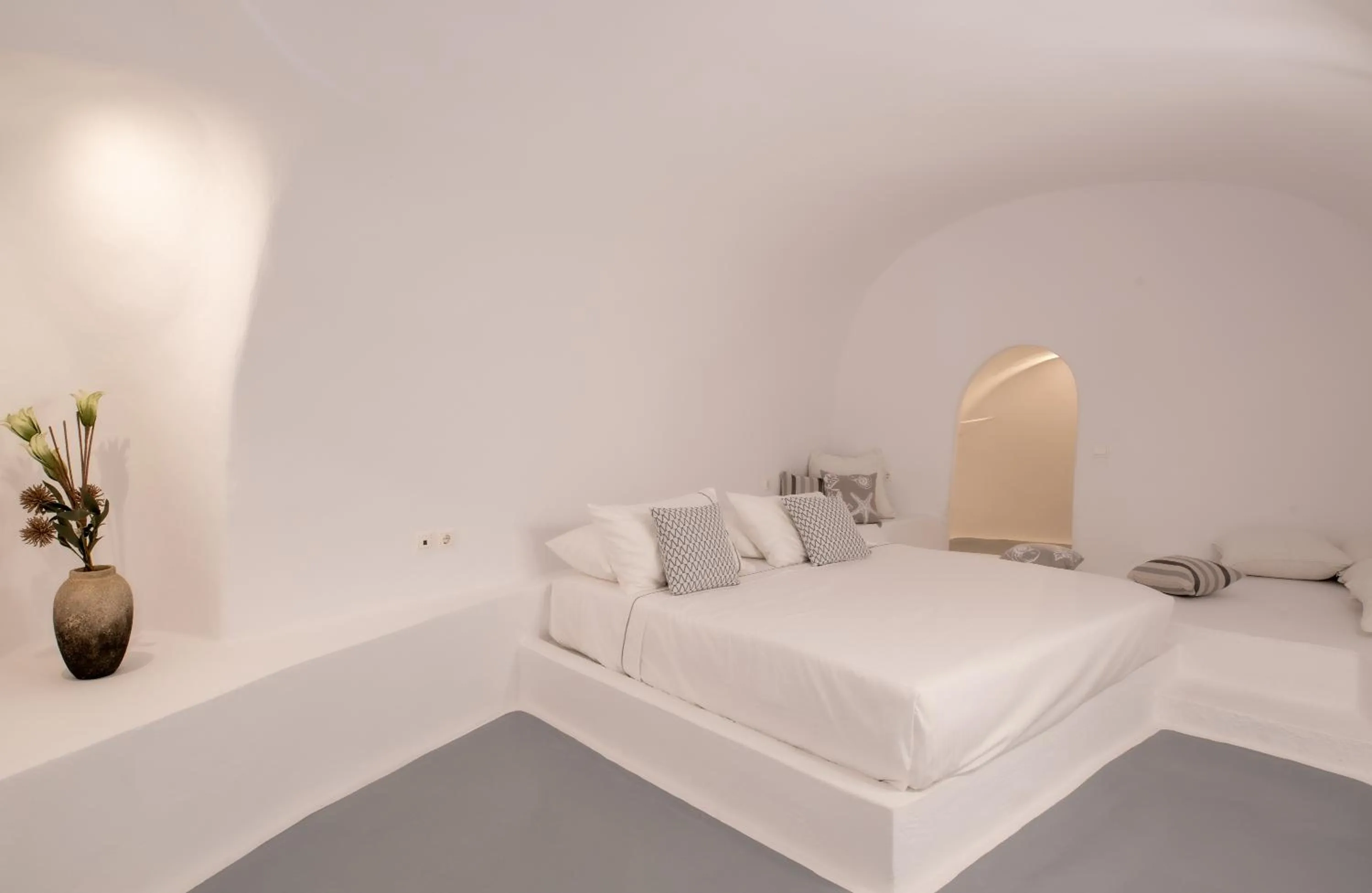 Bedroom, Bed in Heavens Edge