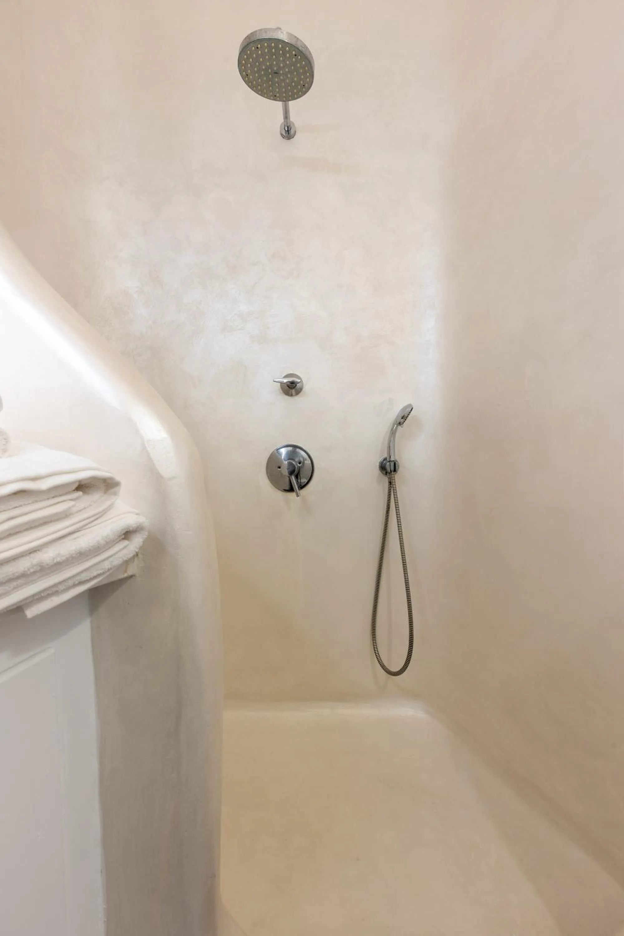 Shower in Heavens Edge