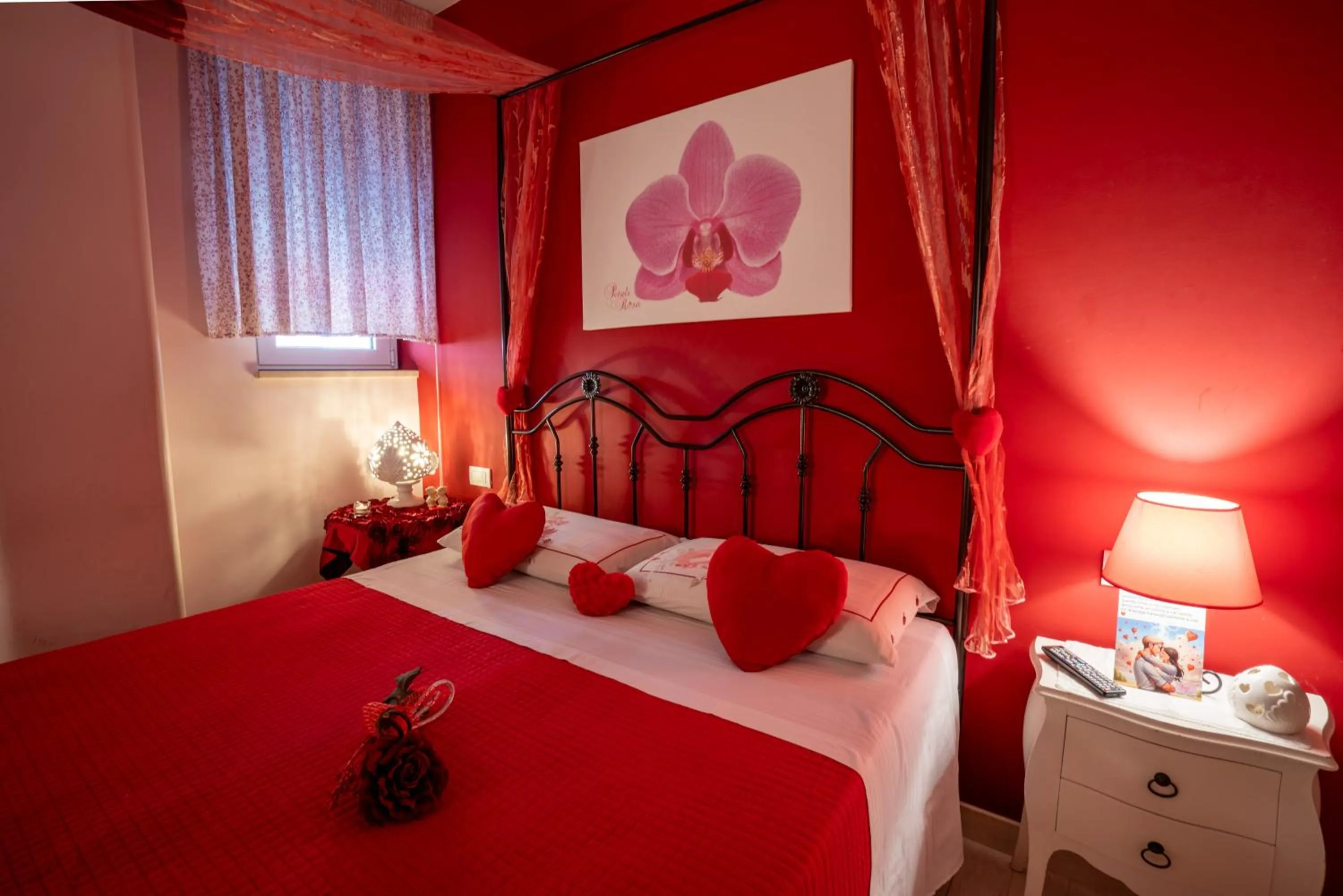 Bed in Petali Rosa