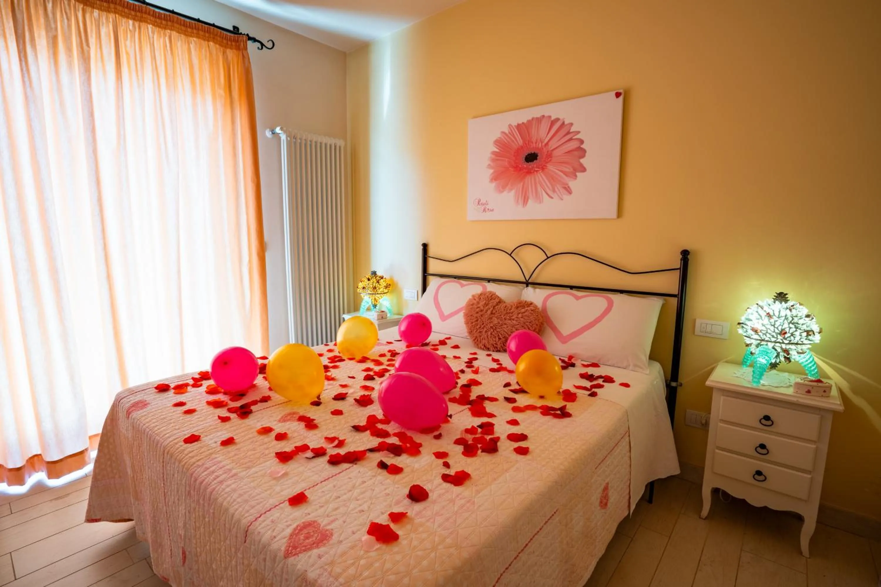 Bed in Petali Rosa