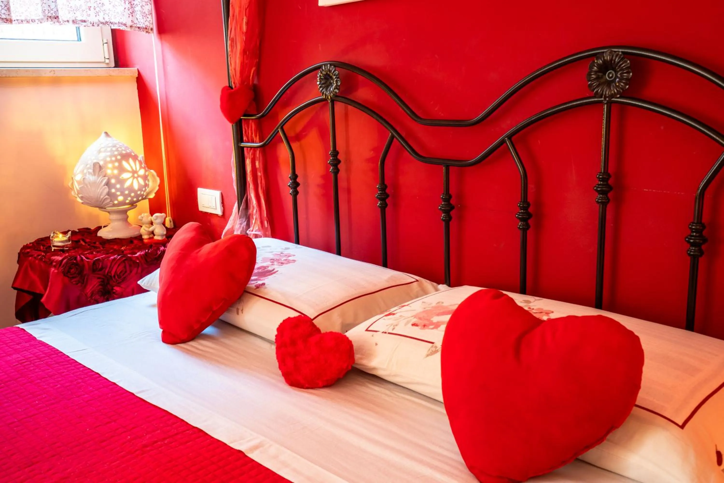 Bed in Petali Rosa