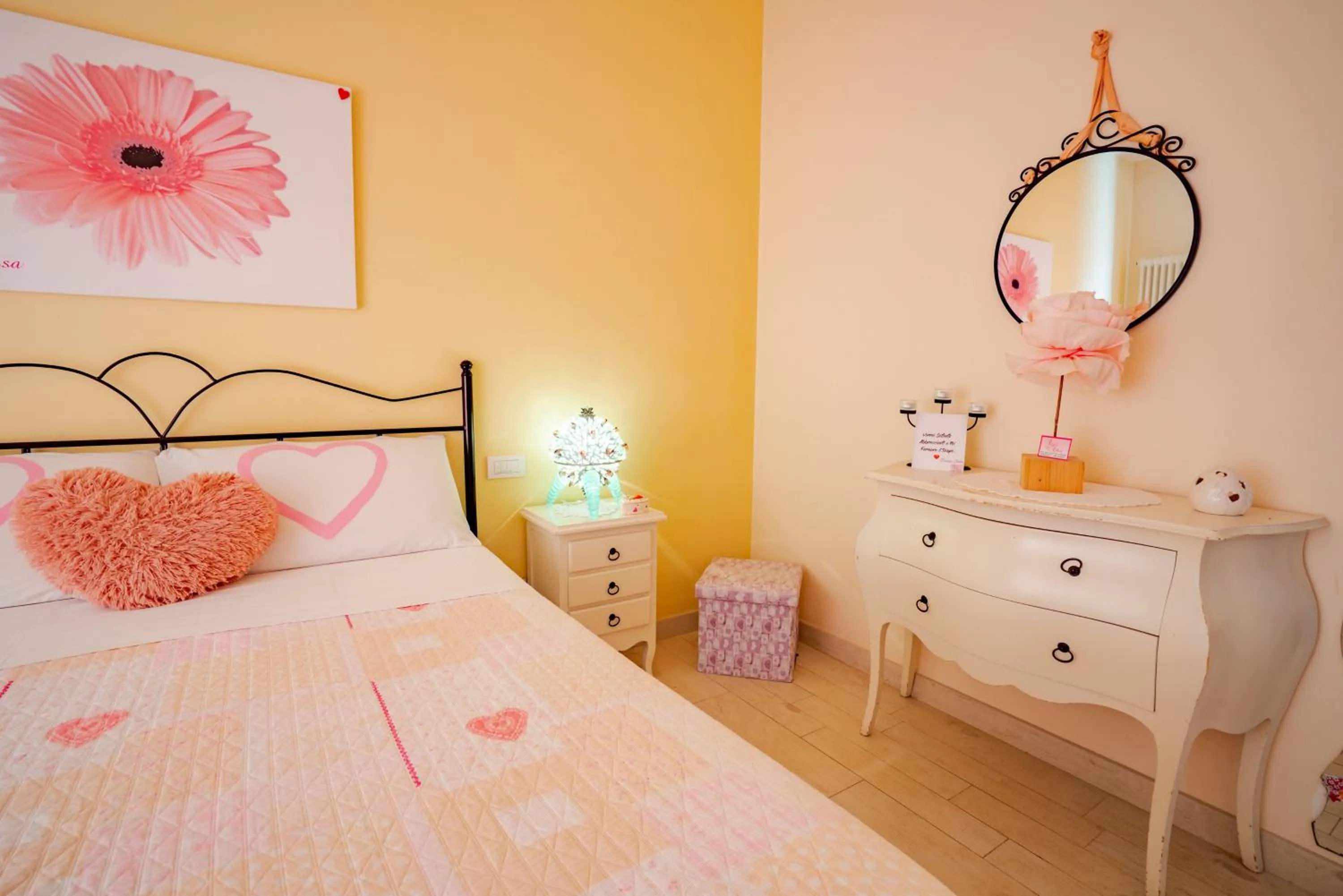 Bed in Petali Rosa
