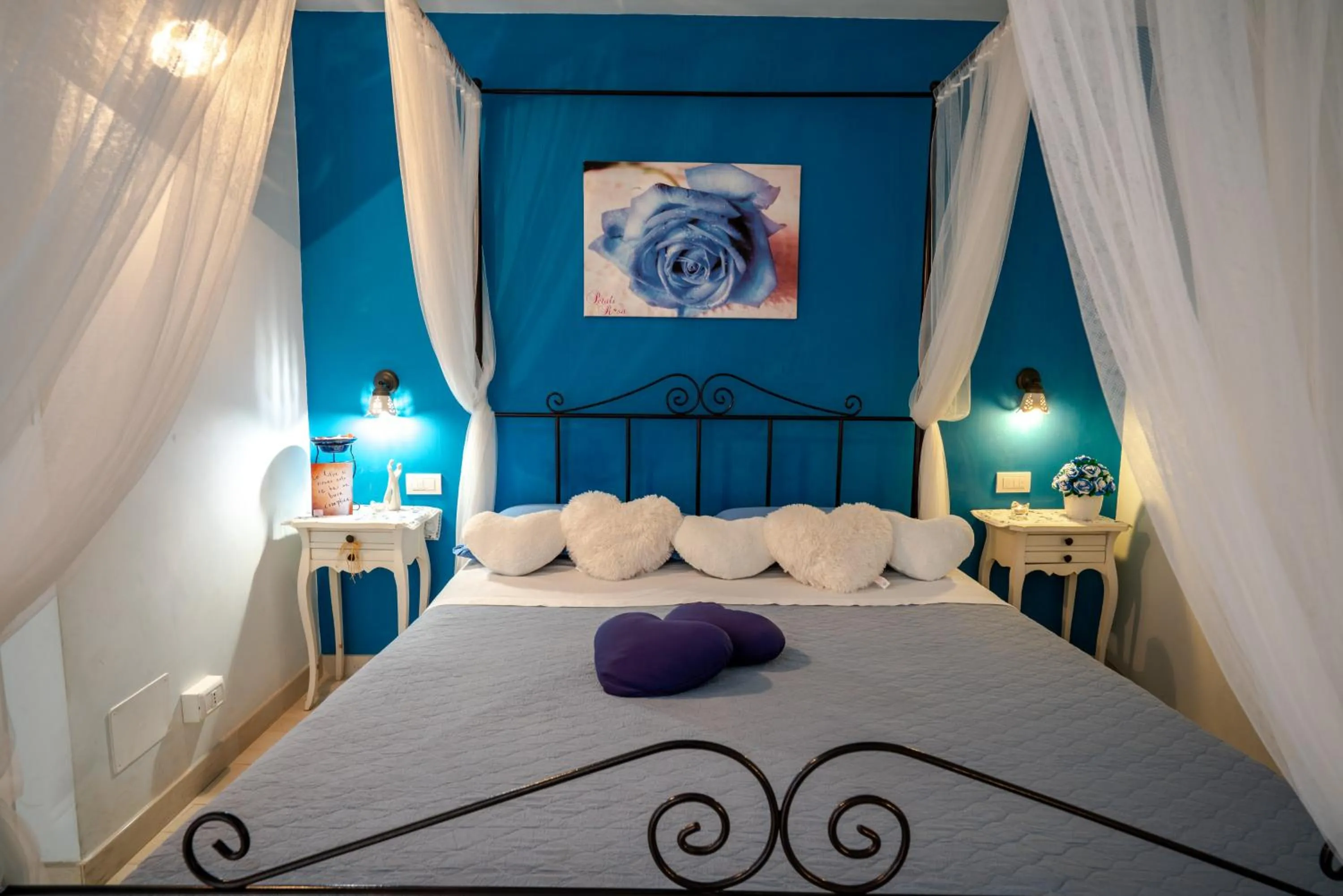 Bed in Petali Rosa