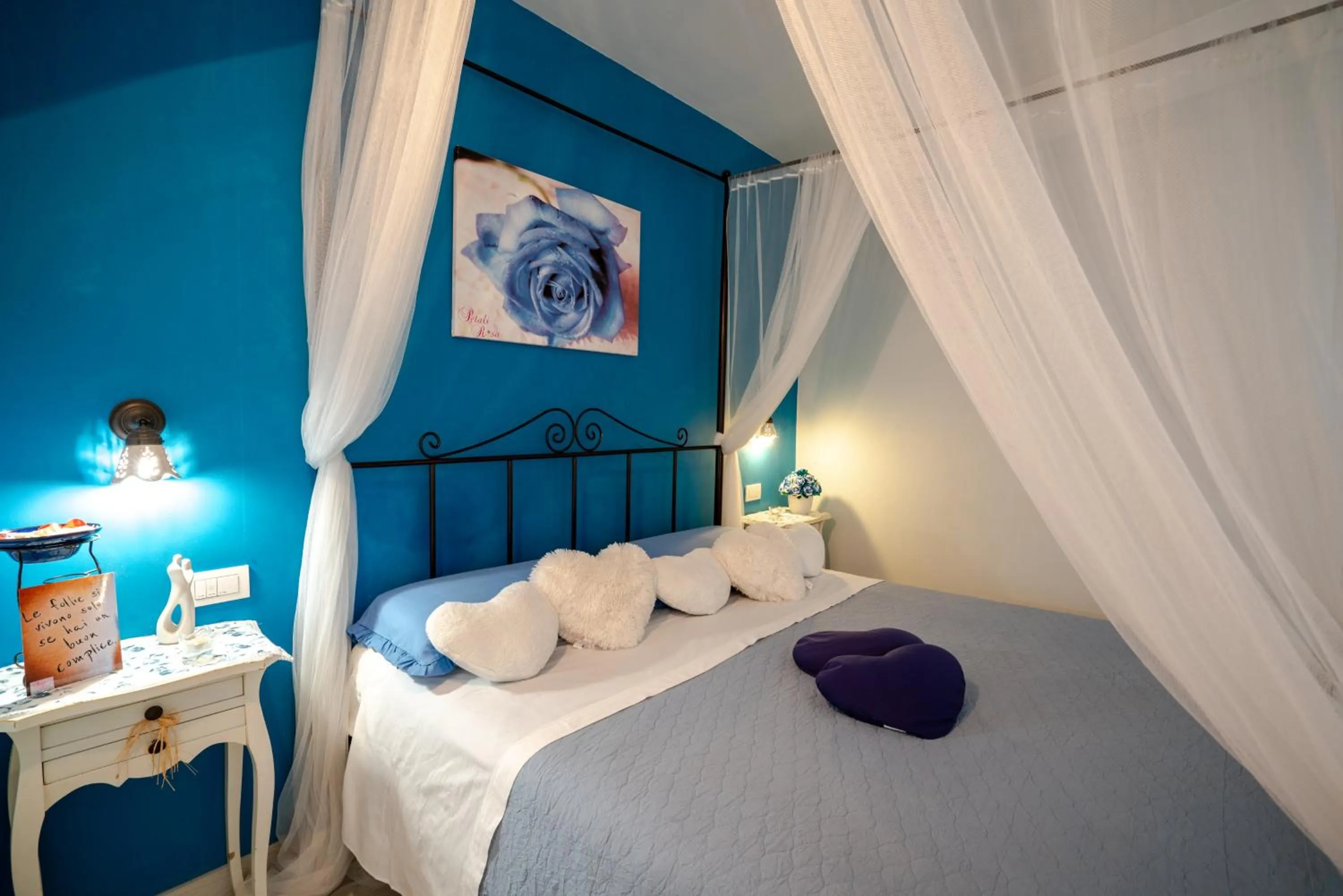 Bed in Petali Rosa