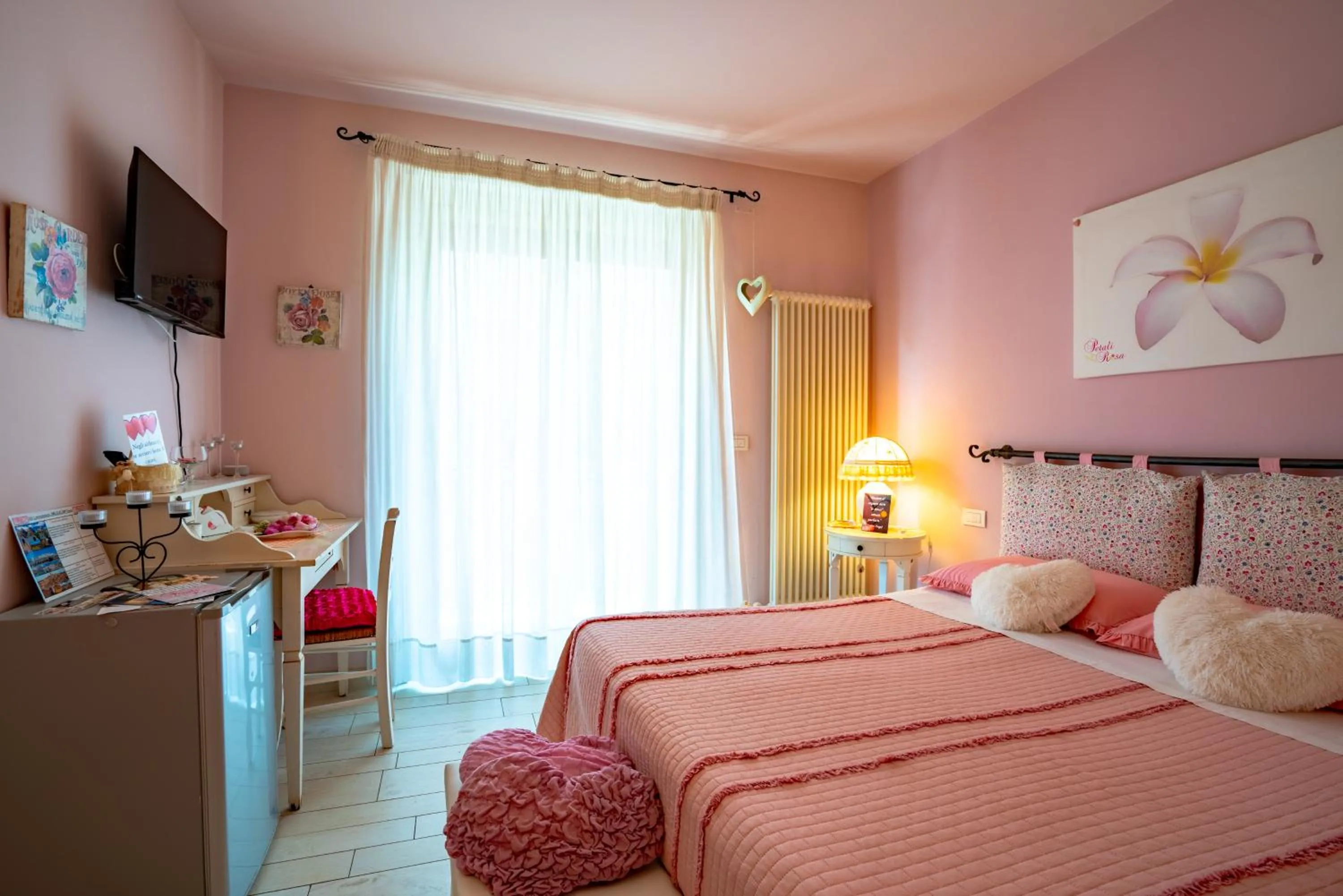 Bed in Petali Rosa