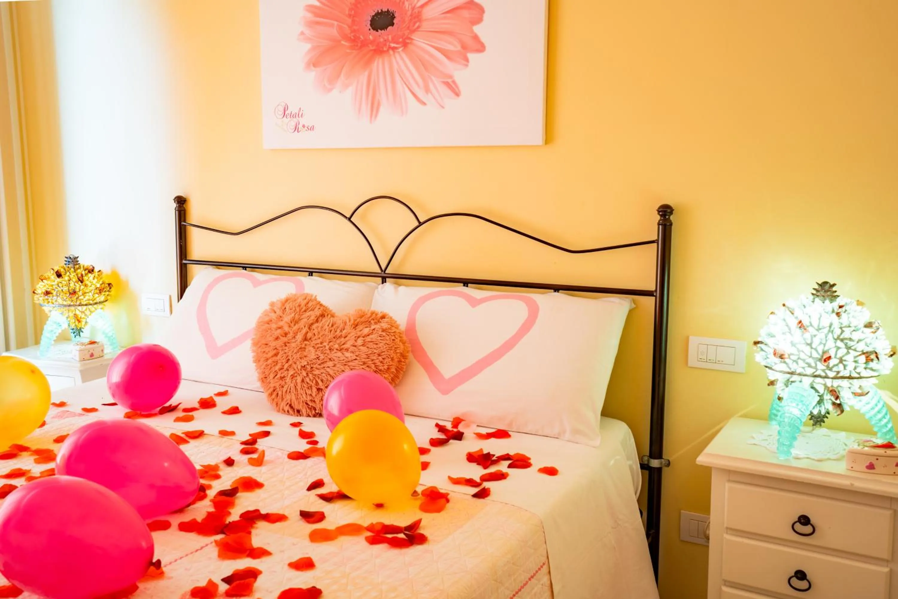 Bed in Petali Rosa