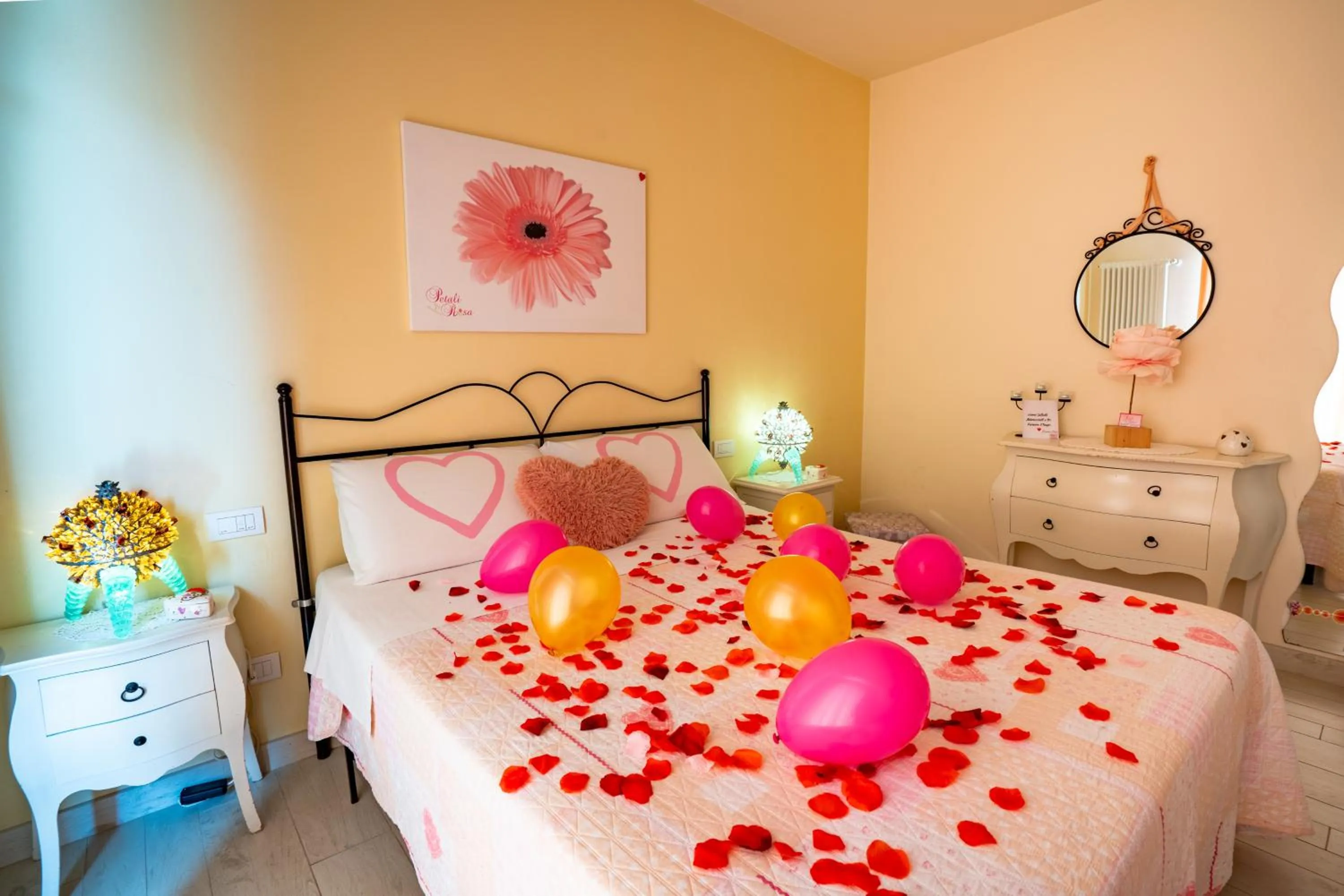 Bed in Petali Rosa