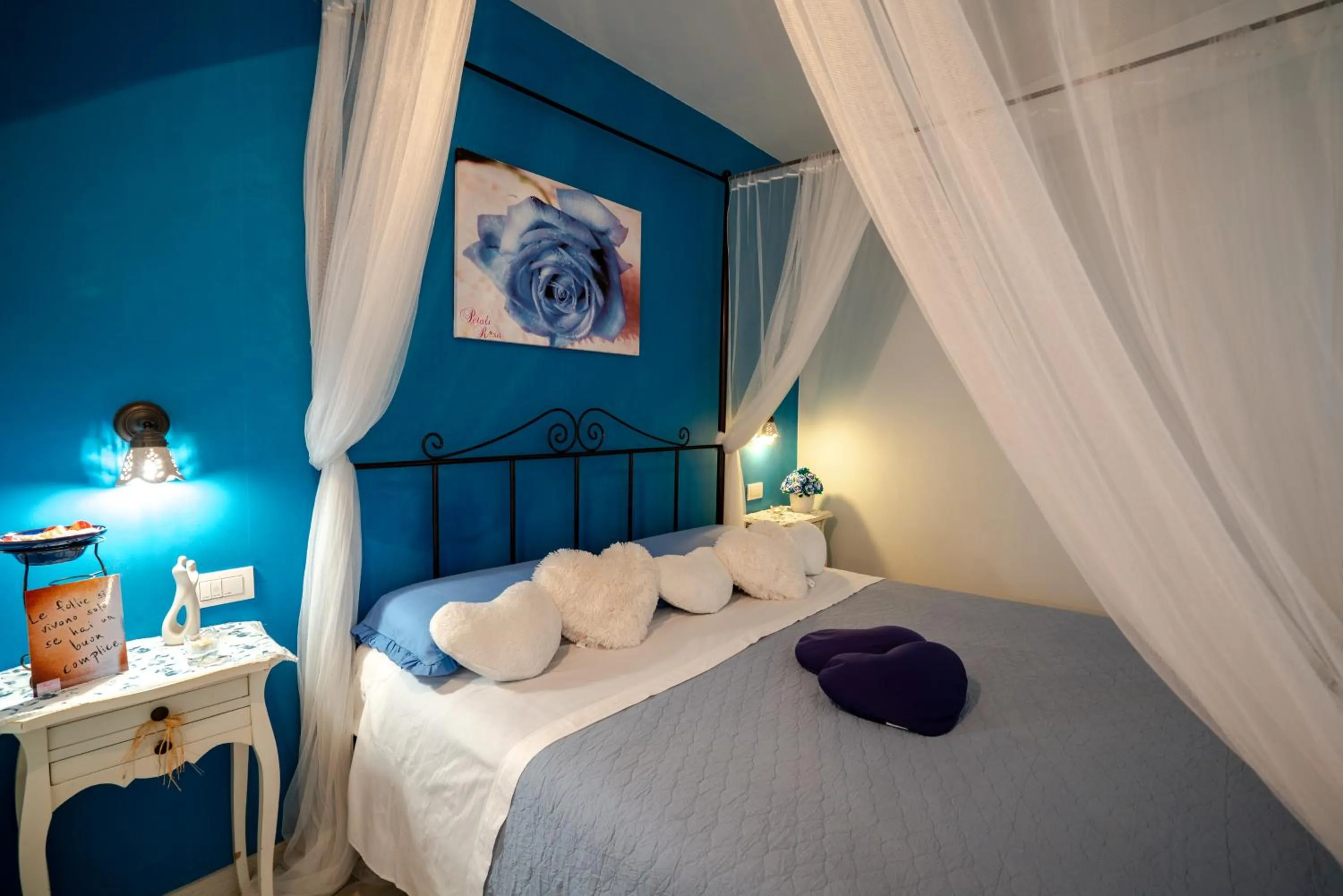 Bed in Petali Rosa