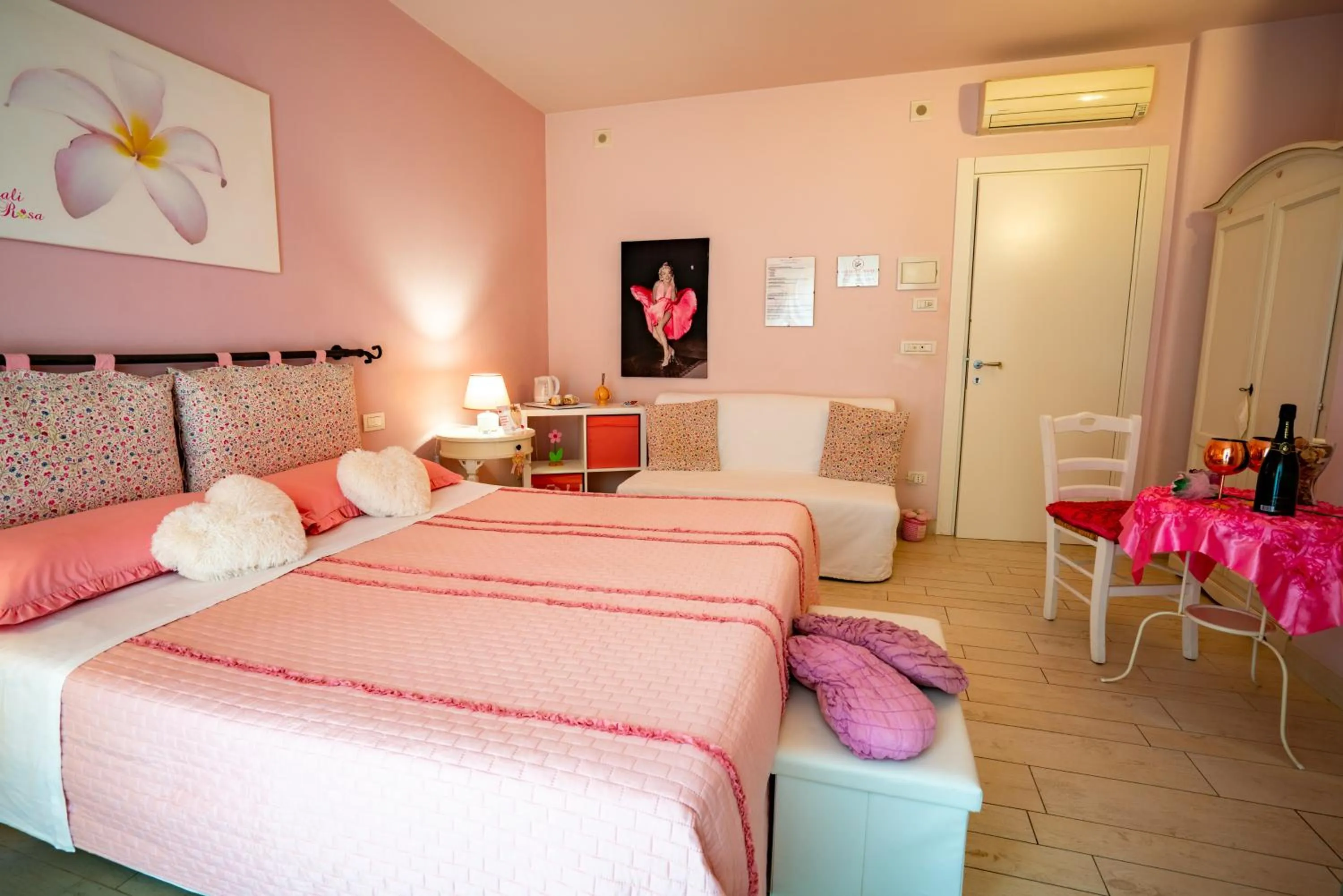 Bed in Petali Rosa