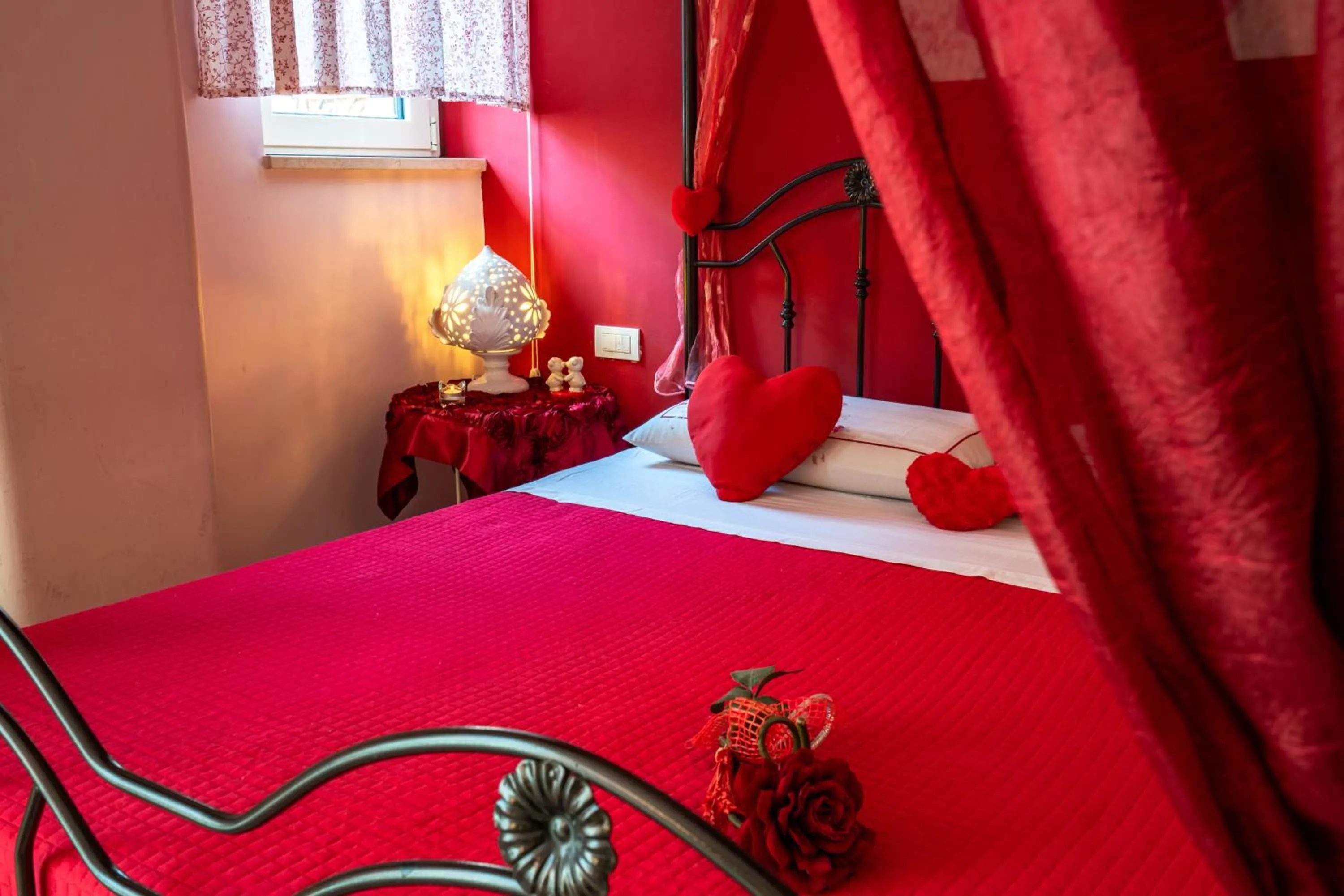 Bed in Petali Rosa