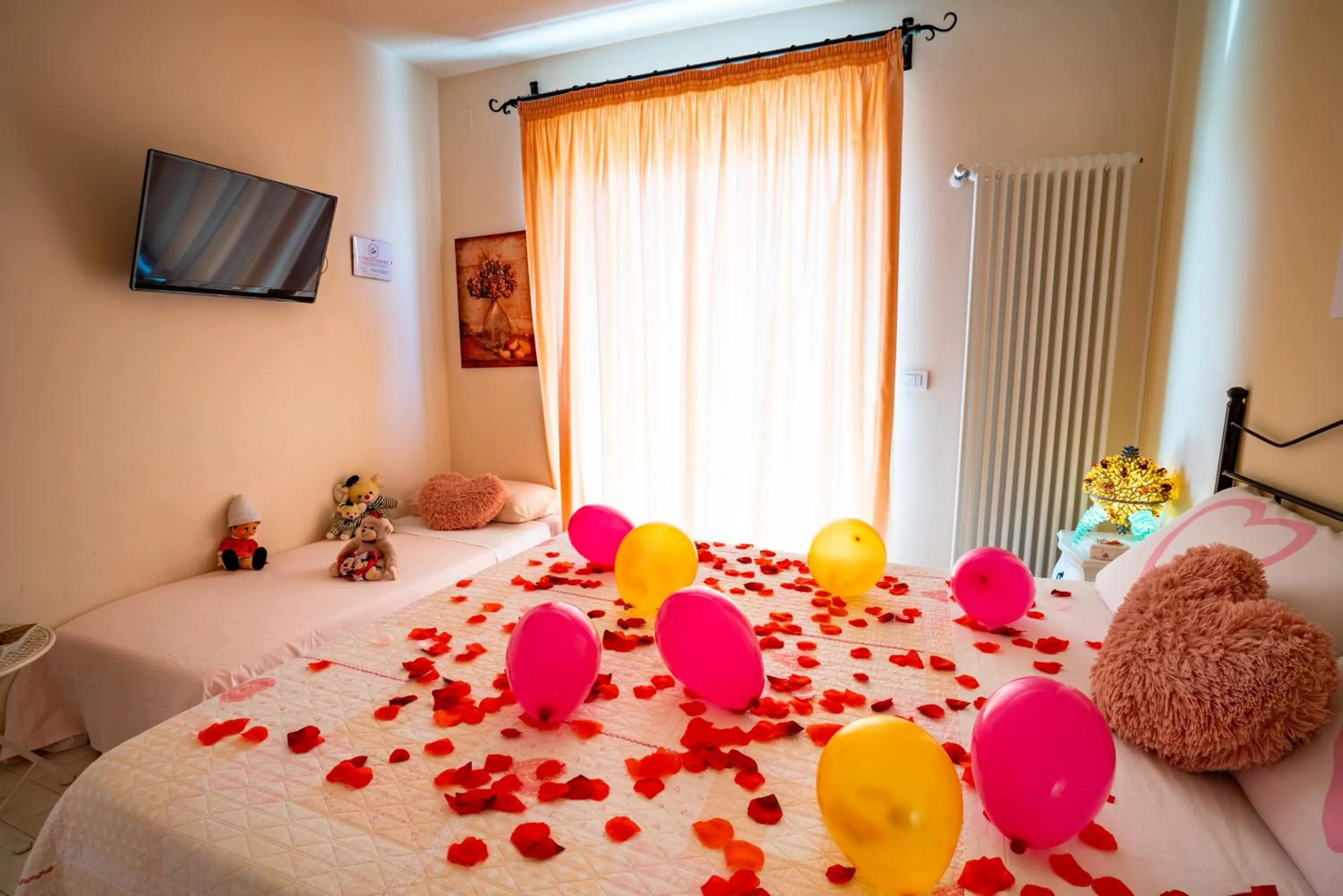 Bed in Petali Rosa