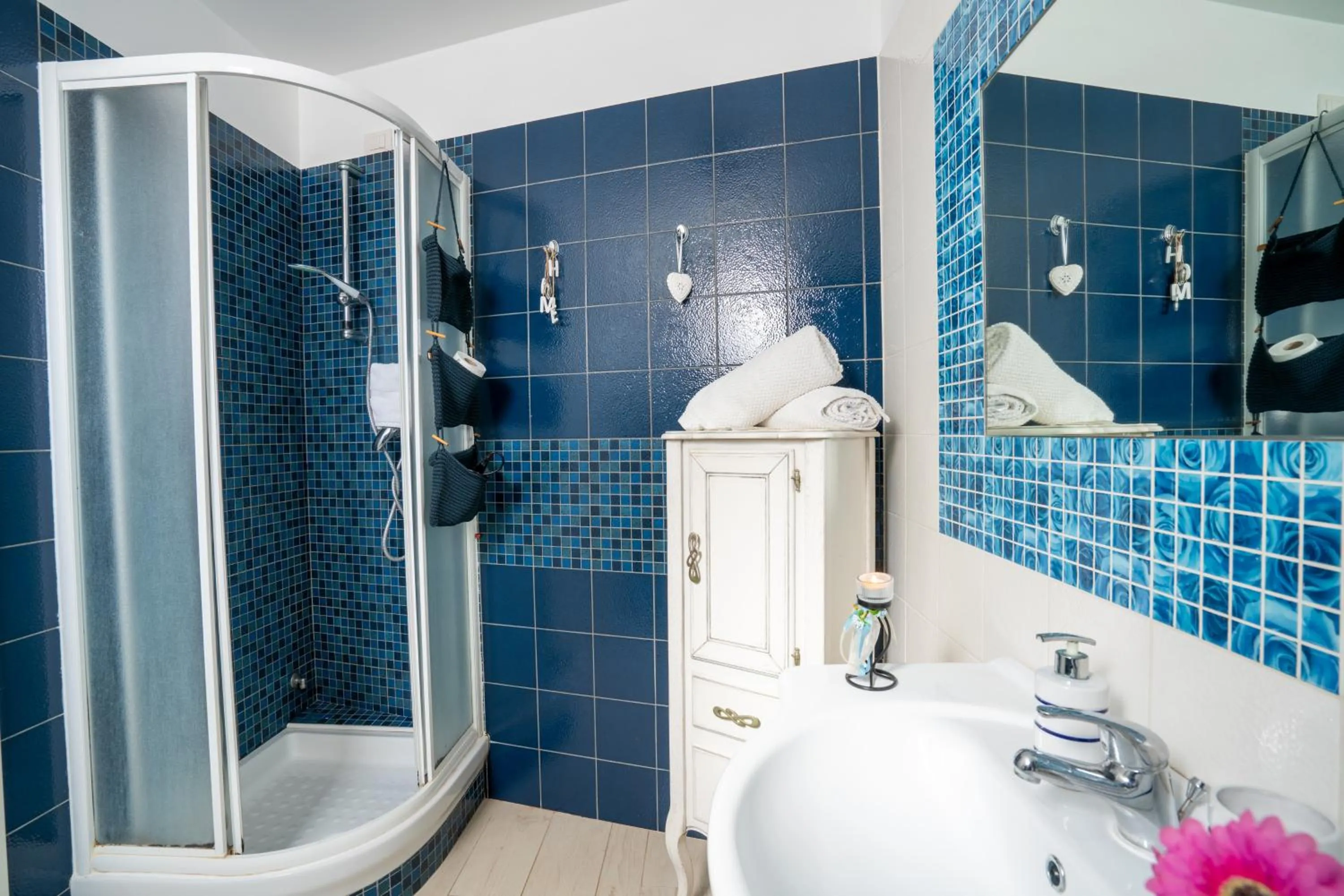 Shower in Petali Rosa
