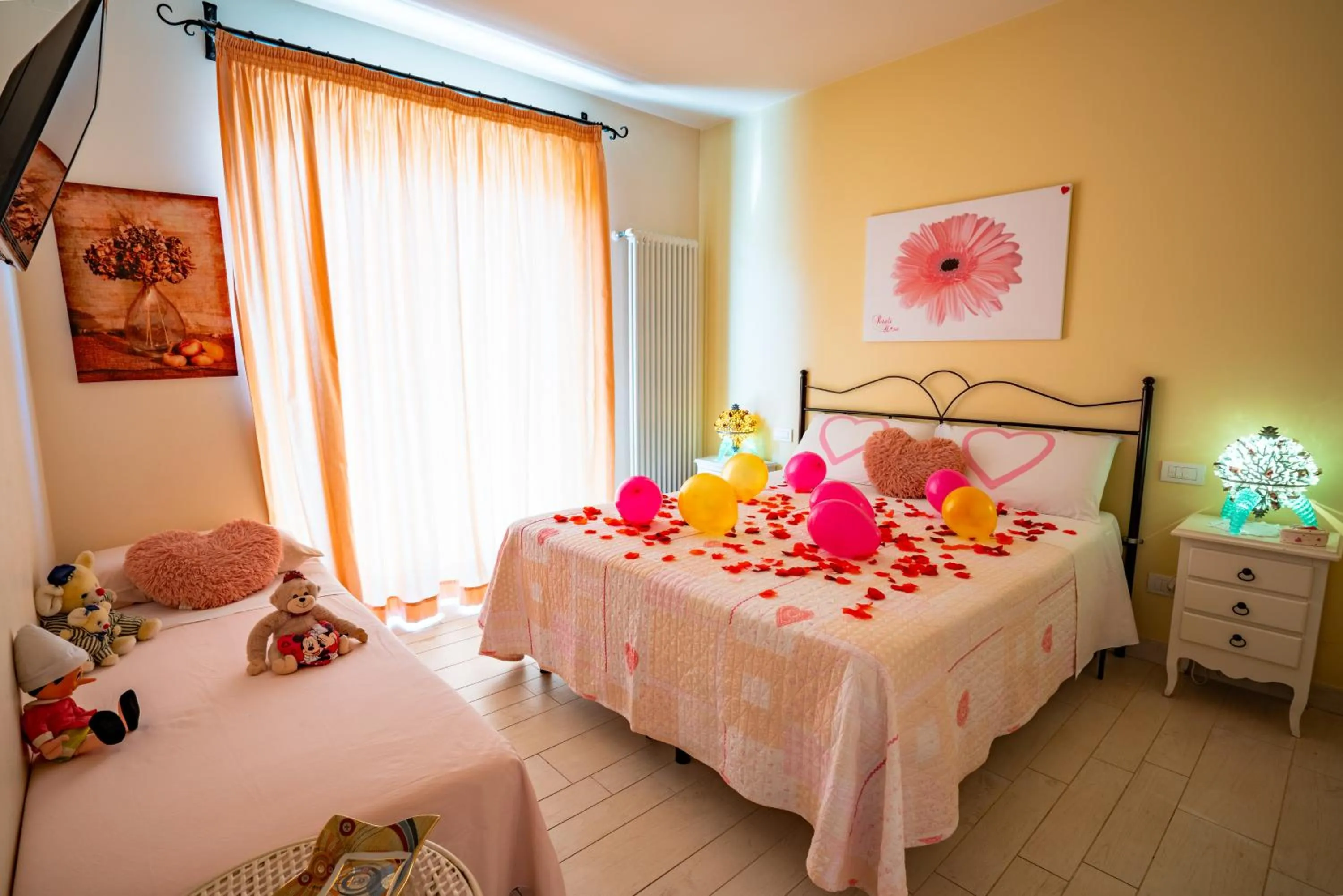 Bed in Petali Rosa