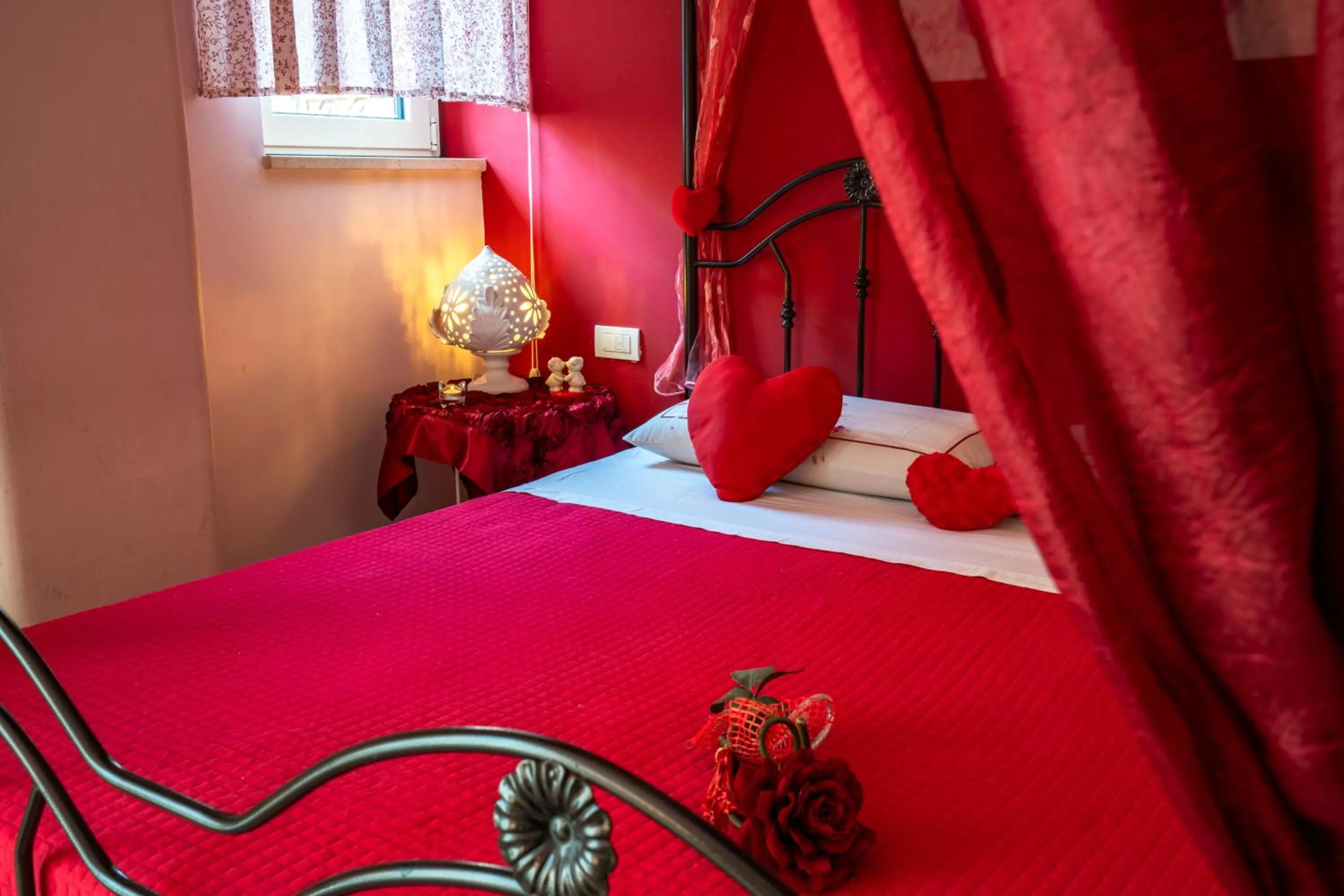 Bed in Petali Rosa