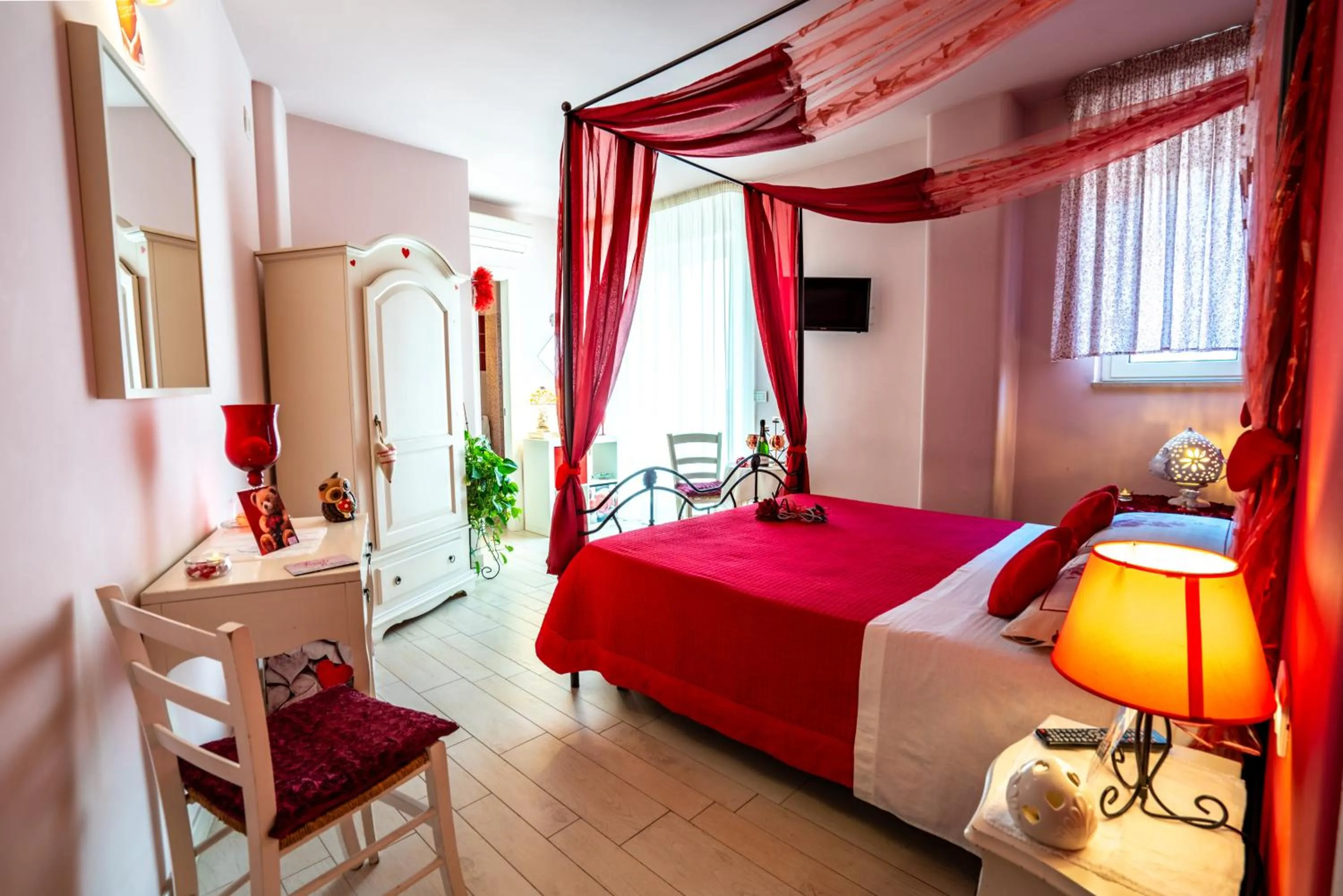Bed in Petali Rosa