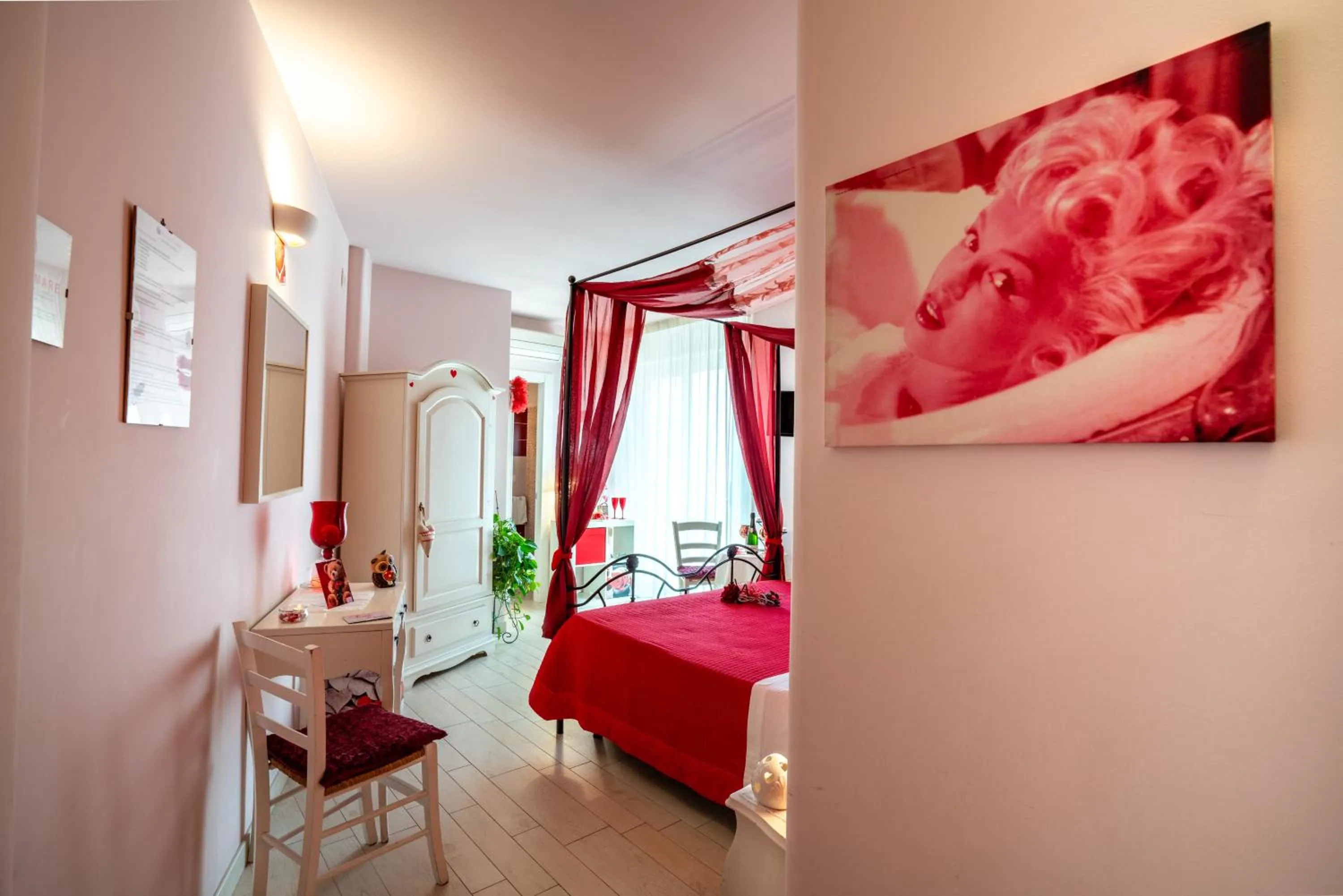 Bed in Petali Rosa