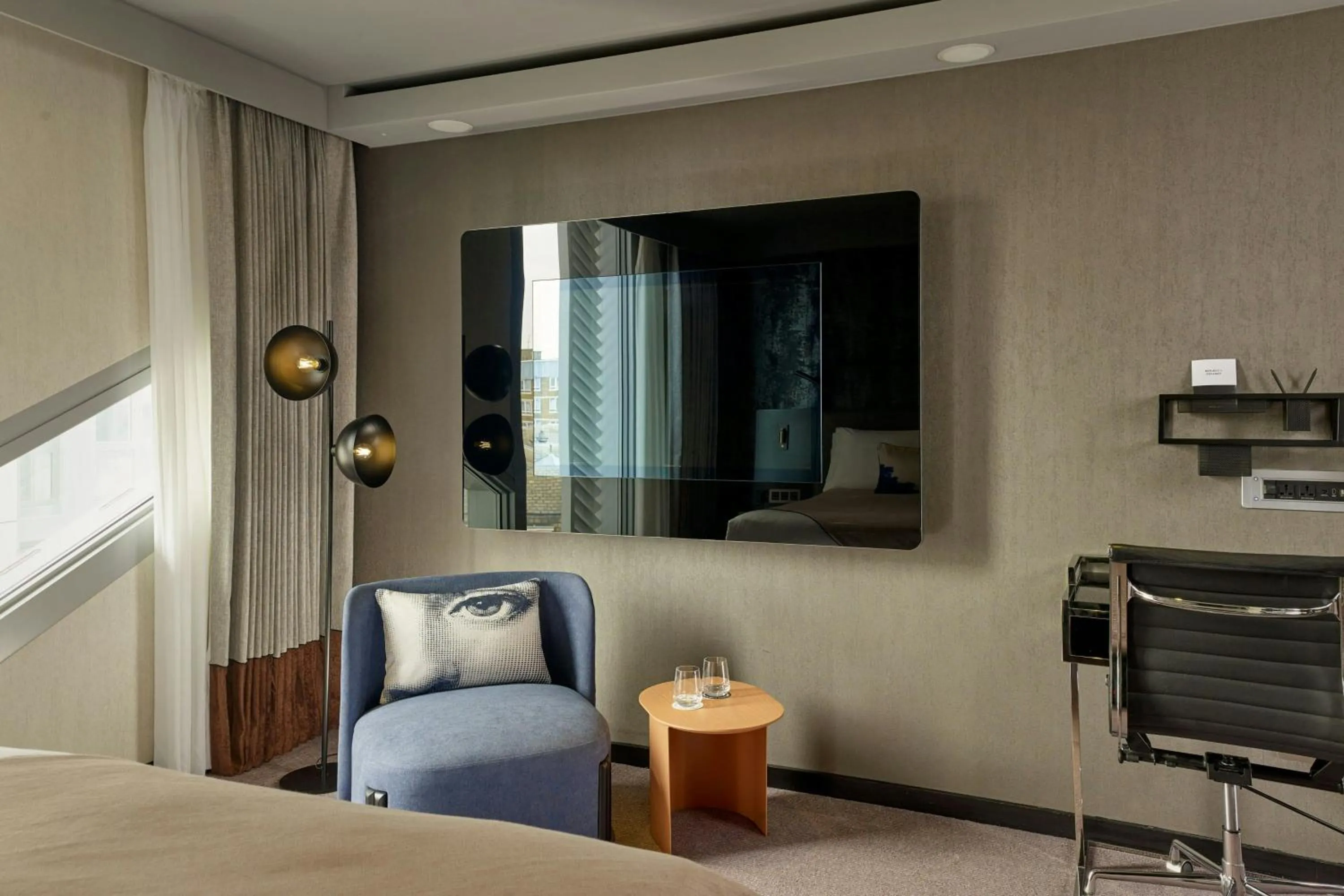 Photo of the whole room, Bed in Montcalm East, Autograph Collection