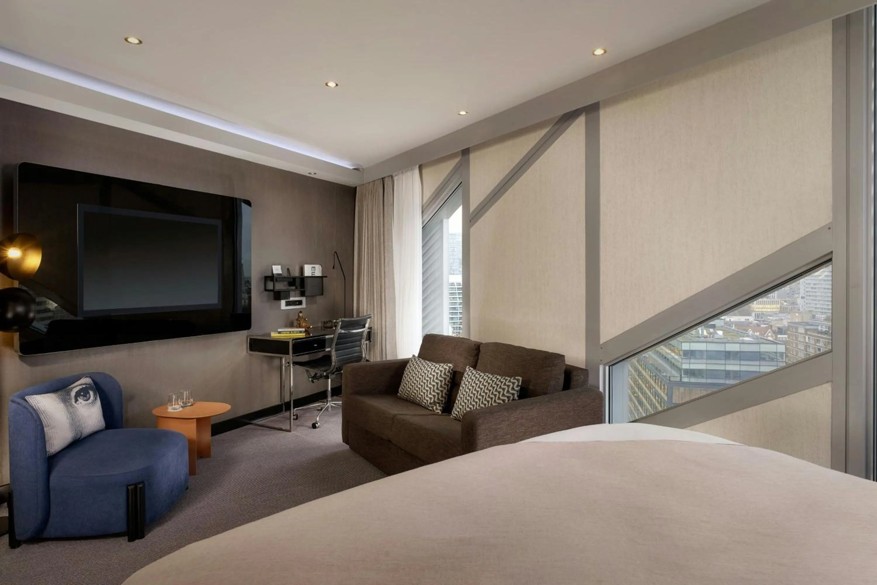 Photo of the whole room, Bed in Montcalm East, Autograph Collection