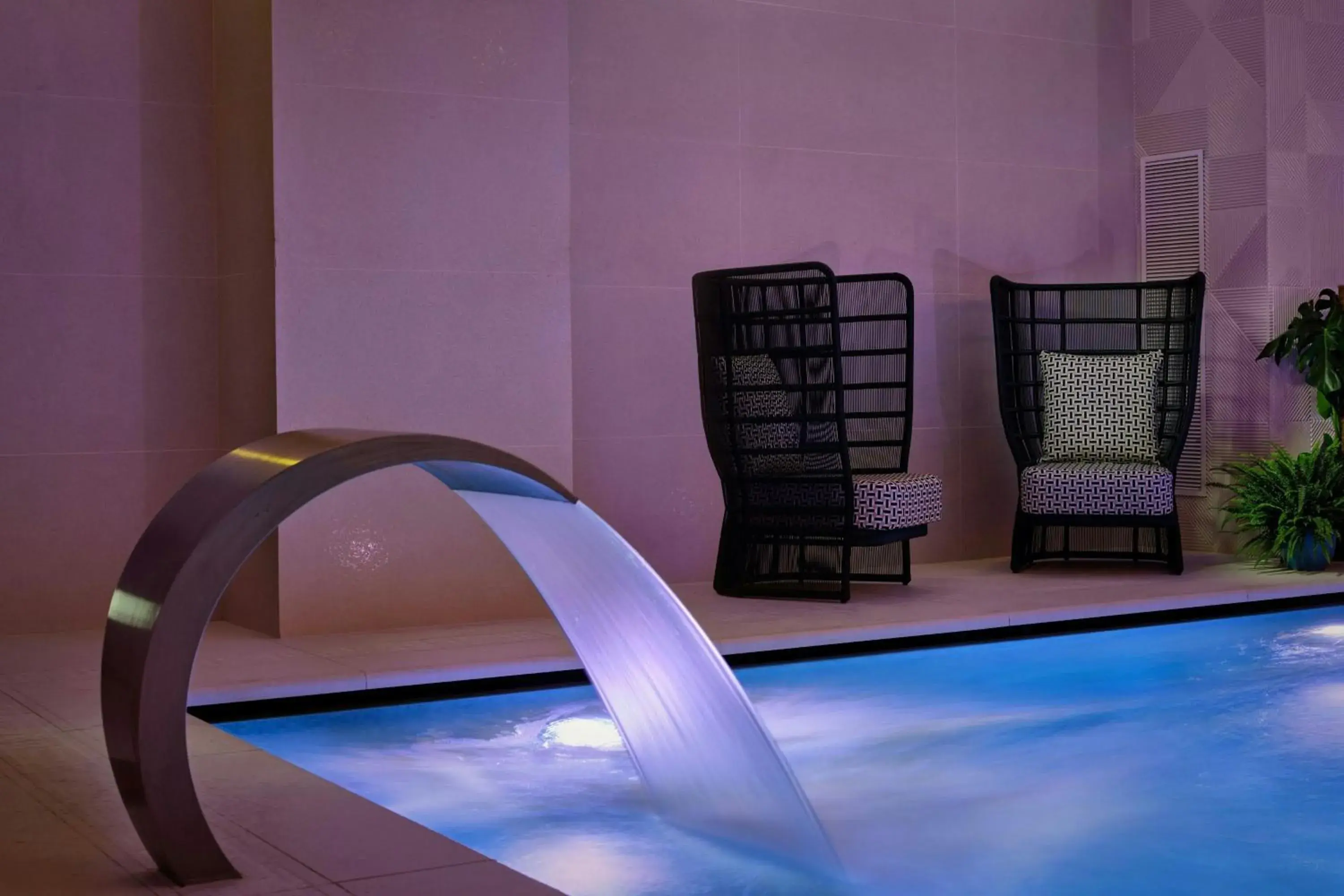 Swimming pool in Montcalm East, Autograph Collection Swimming pool in Montcalm East, Autograph Collection