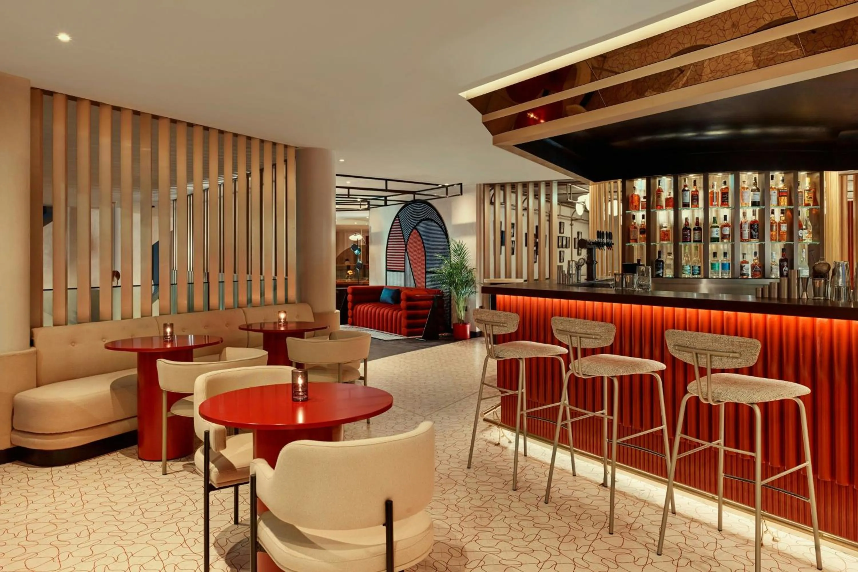 Lounge or bar in Montcalm East, Autograph Collection