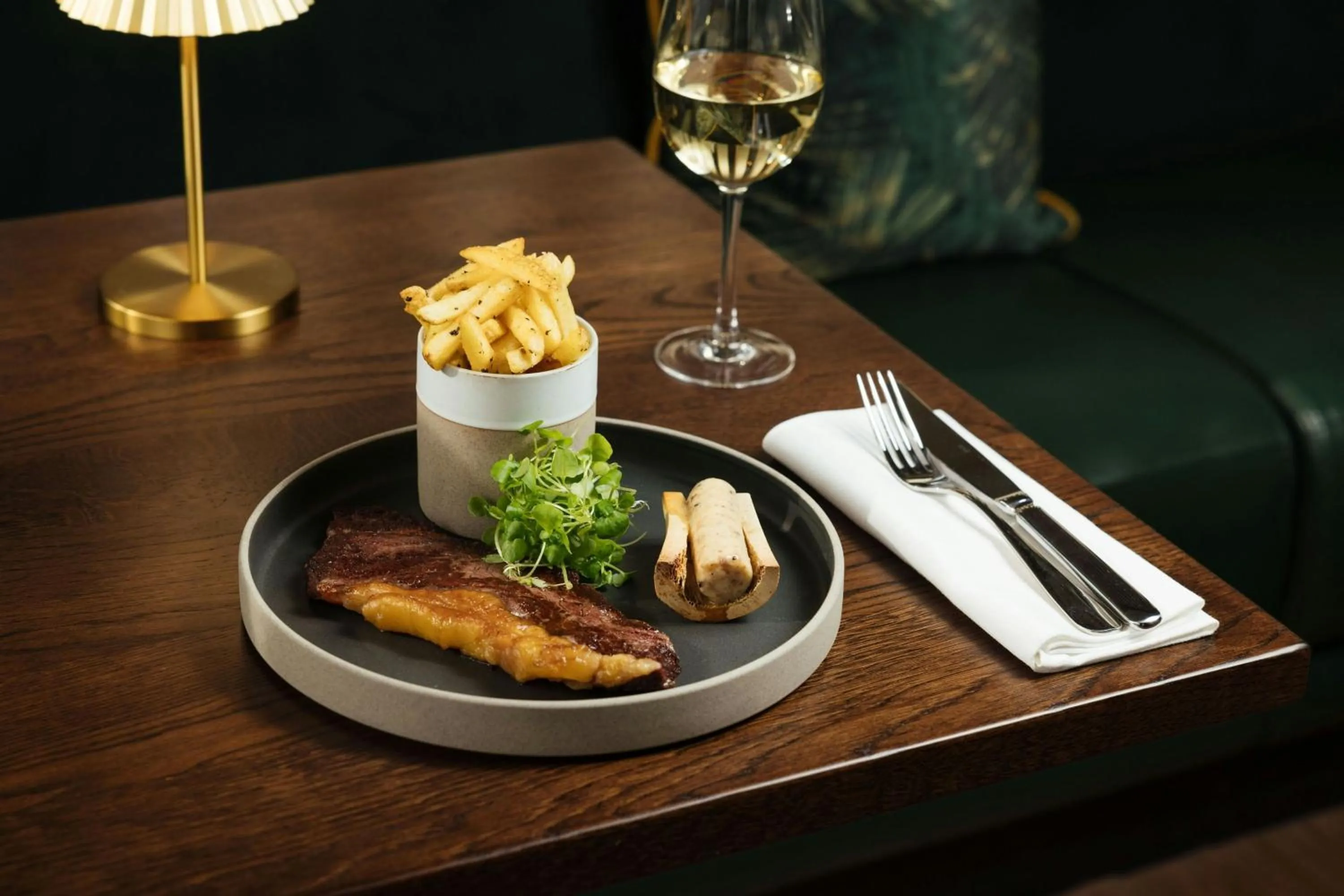 Restaurant/places to eat in Montcalm East, Autograph Collection